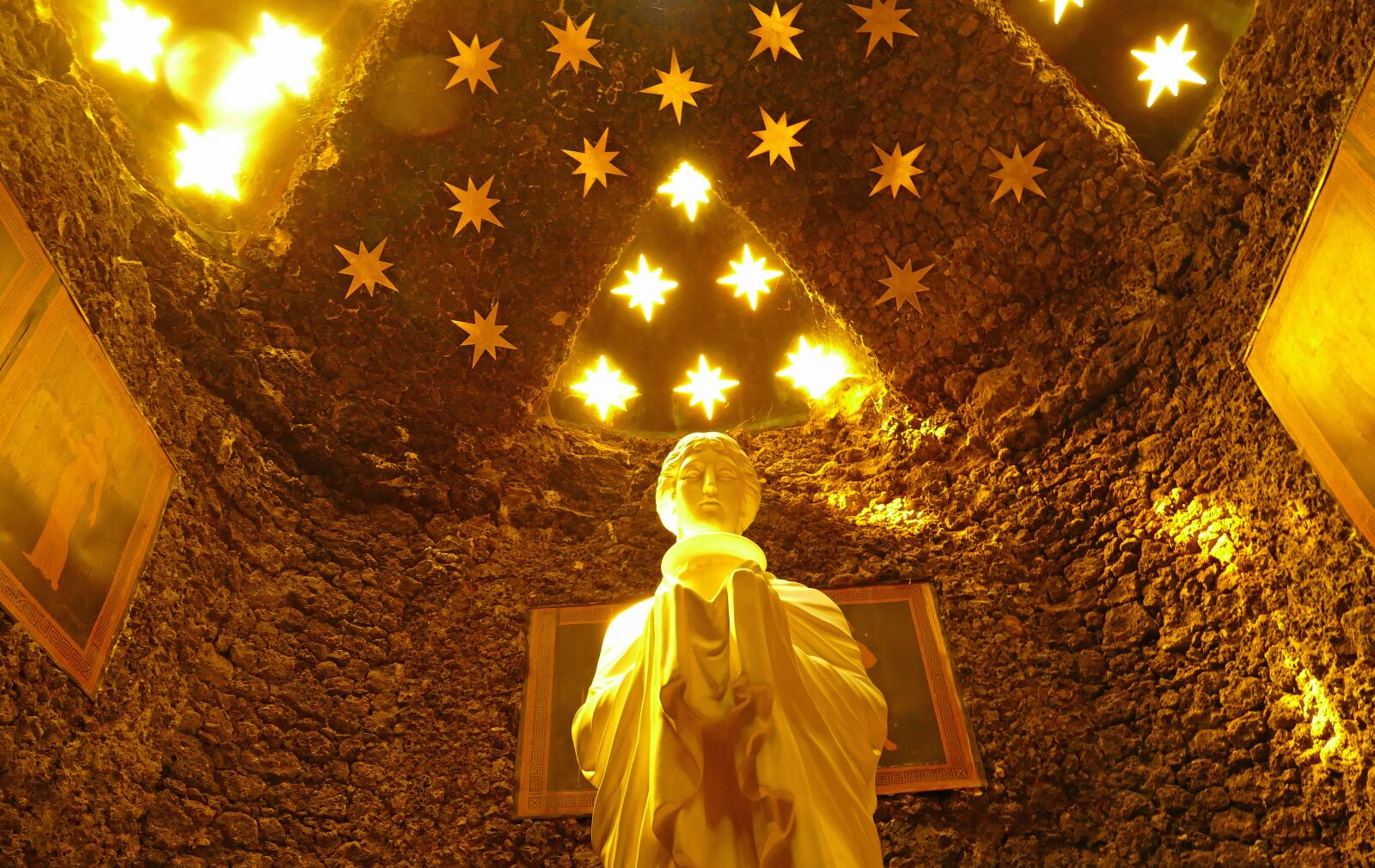 Panasonic Lumix DMC-FZ1000 sample photo. Goddess, place of worship photography