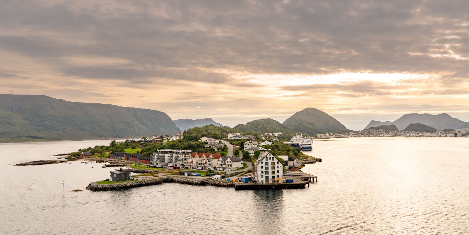 Sony a7R II + Sony FE 24-240mm F3.5-6.3 OSS sample photo. Norway, alesund, sunset photography