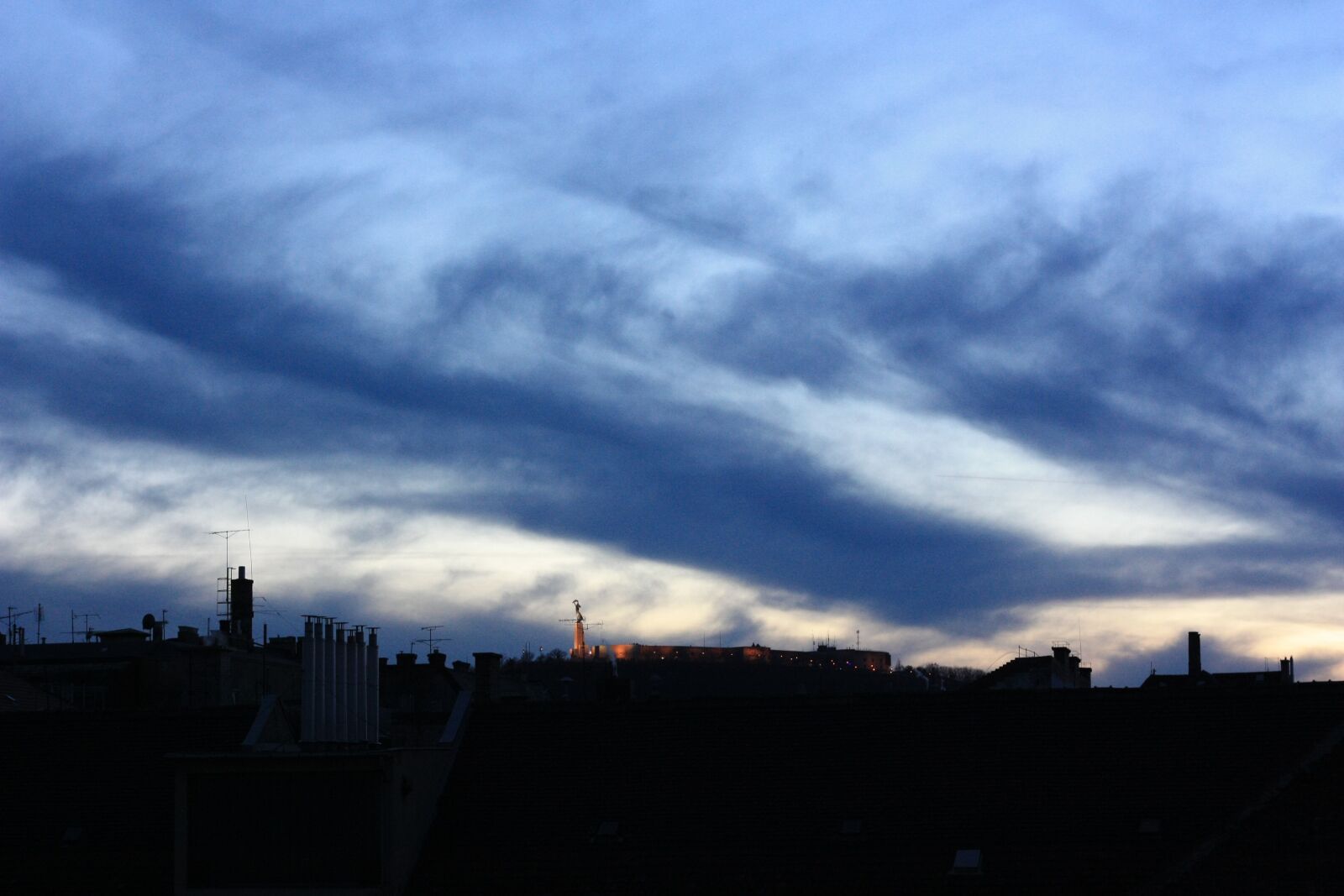 Canon EOS 450D (EOS Rebel XSi / EOS Kiss X2) sample photo. Cloud, budapest, in the photography