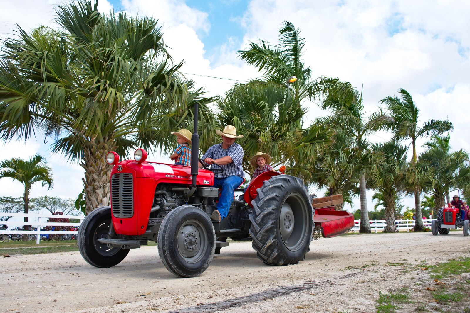 Nikon D7200 sample photo. Tractor, massey ferguson, agriculture photography