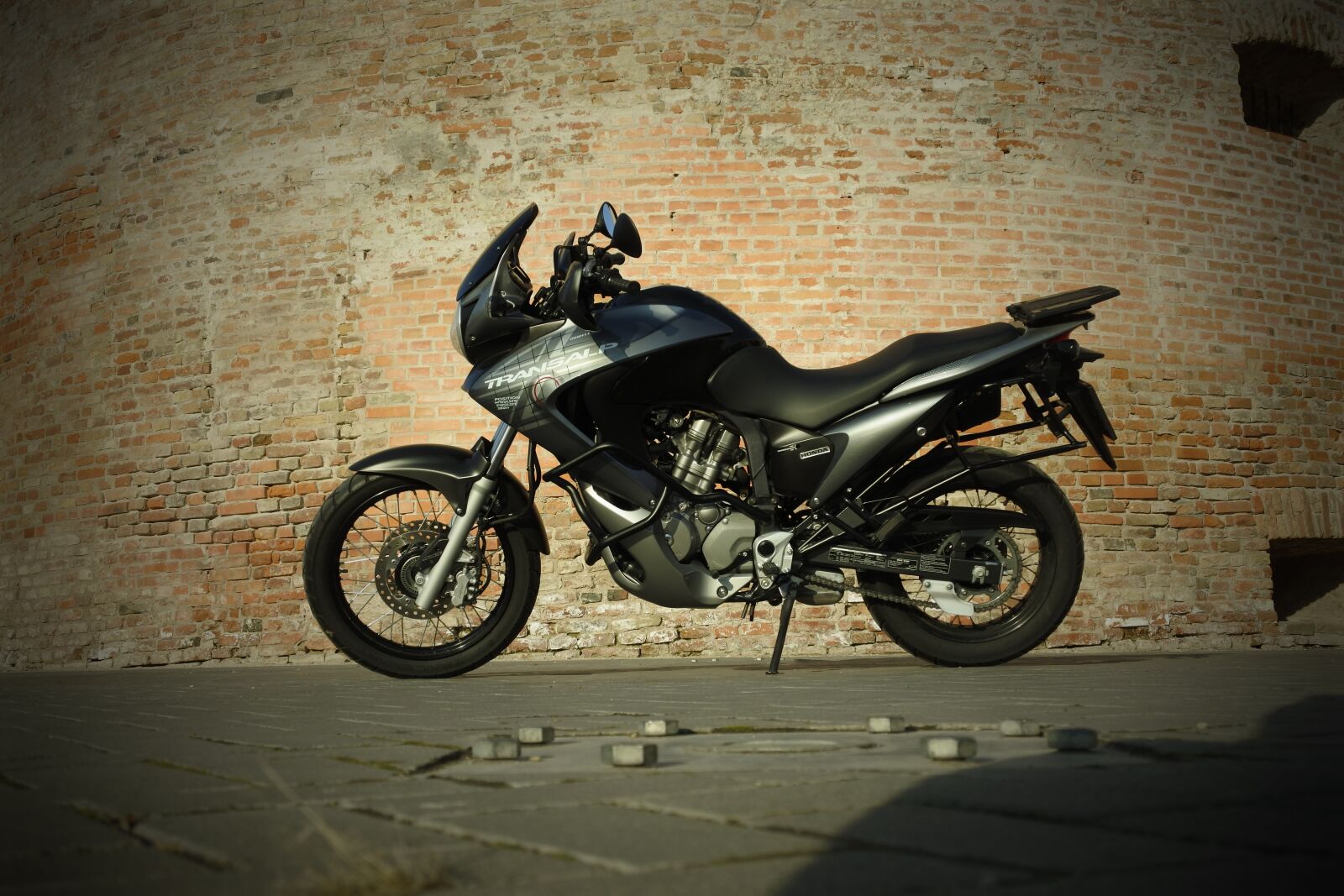 Nikon 1 J5 sample photo. Transalp, honda, engine photography