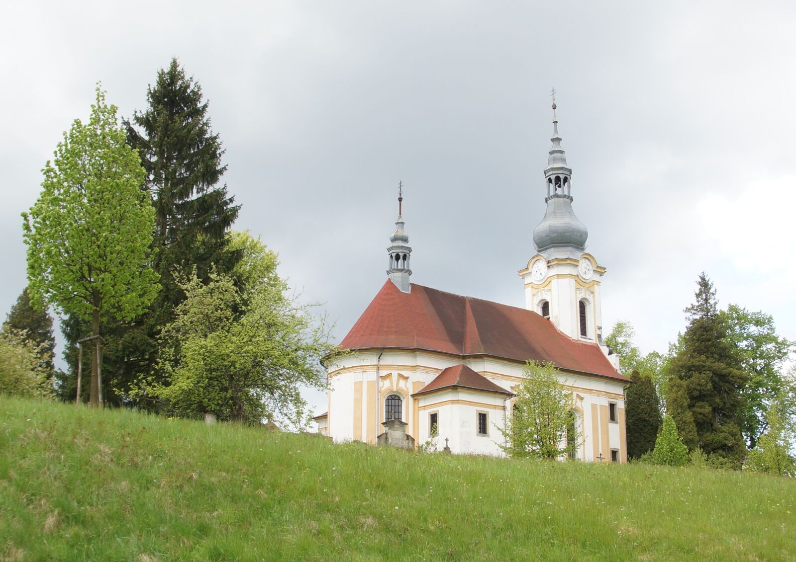 Sony SLT-A65 (SLT-A65V) sample photo. Kytlice, church, spring photography