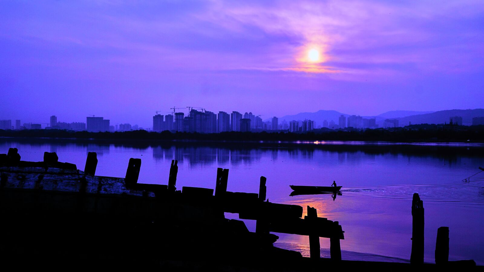 Sony Alpha a3000 + Sony E 18-55mm F3.5-5.6 OSS sample photo. Silhouettes, sky, nature photography