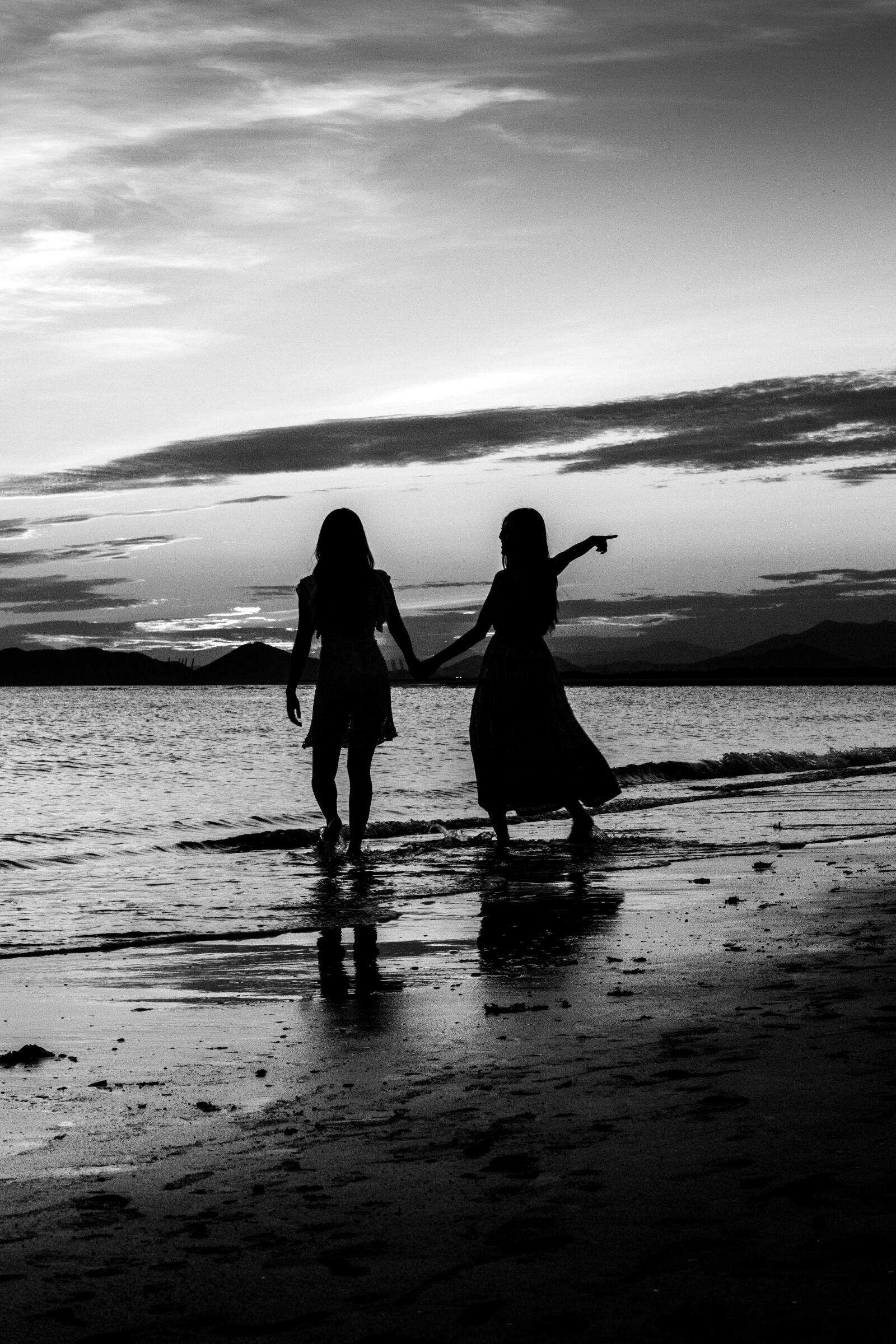 Canon EOS 100D (EOS Rebel SL1 / EOS Kiss X7) sample photo. Dadaepo beach, monochrome, a photography