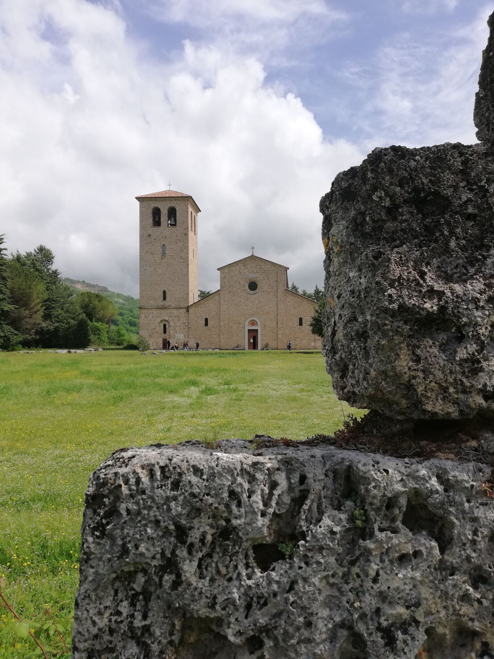 HUAWEI Mate 10 Lite sample photo. Abbey, stones, italy photography