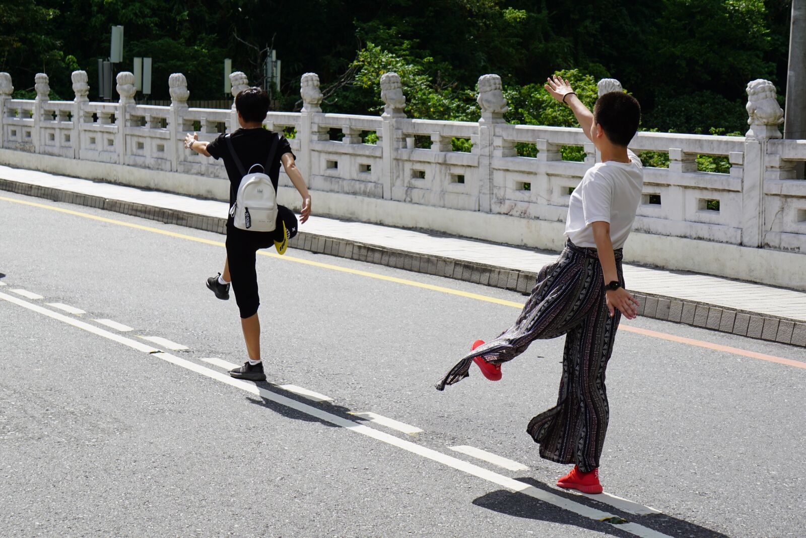 Sony E 55-210mm F4.5-6.3 OSS sample photo. Walk, road, journey photography