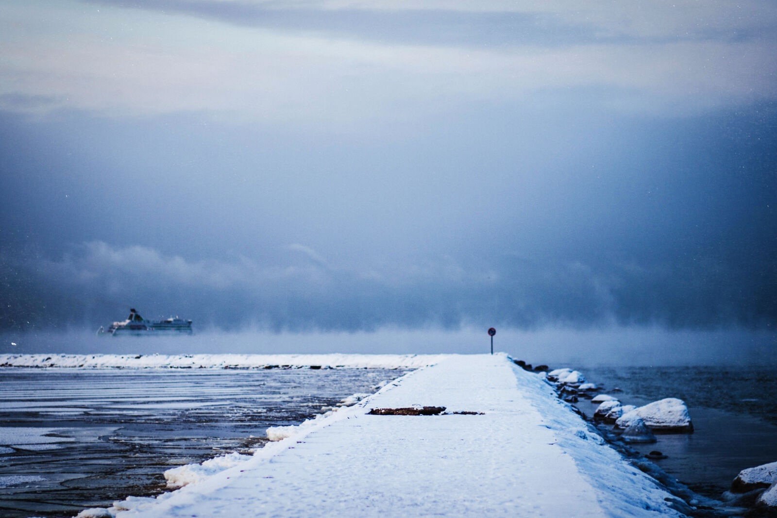 Canon EOS 1000D (EOS Digital Rebel XS / EOS Kiss F) sample photo. Winter, snow, water, no photography