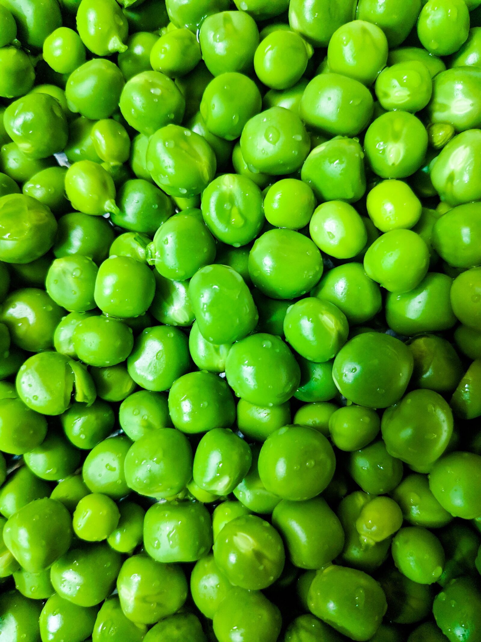 Xiaomi POCO F1 sample photo. Green peas, vegetables, stay photography