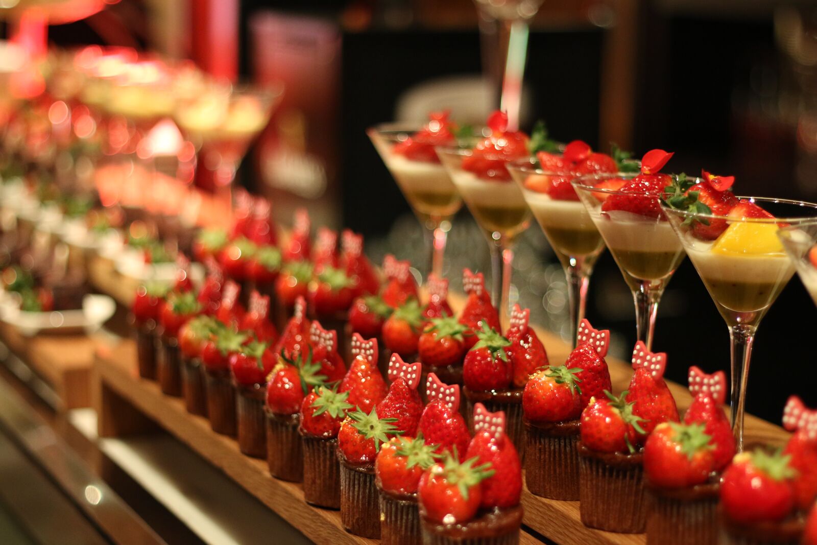 Canon EOS 70D + Canon EF 50mm F1.8 STM sample photo. Berry, cake, dessert photography
