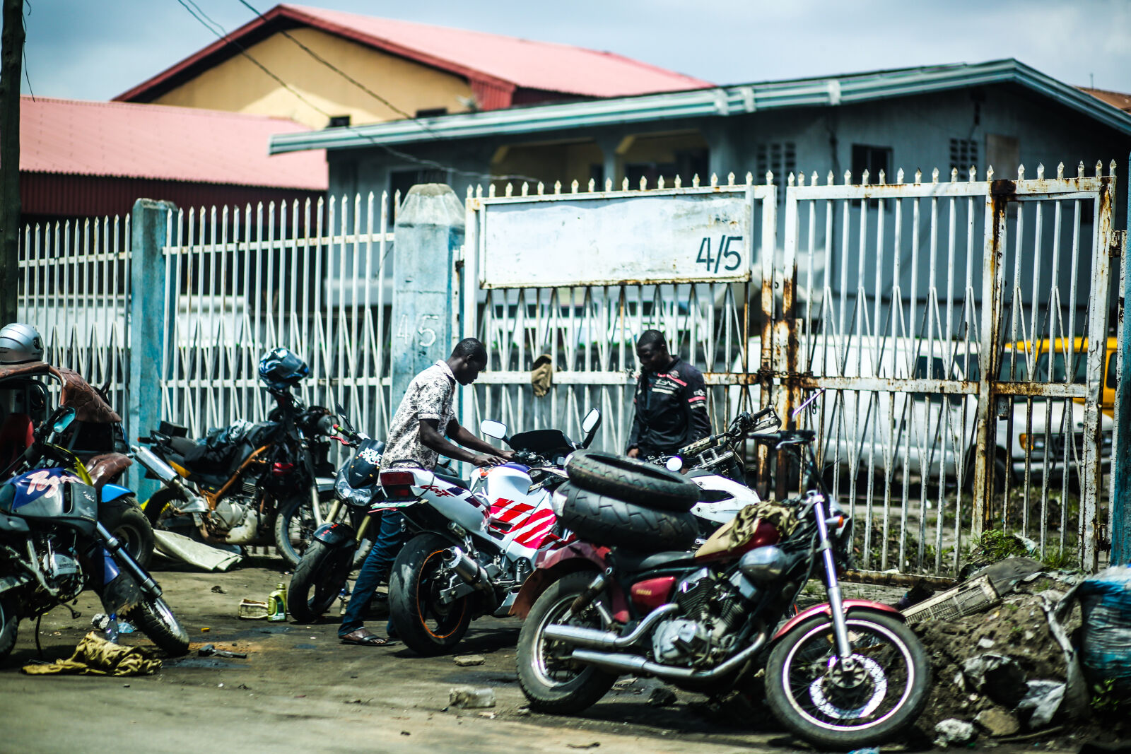 Canon EF 85mm F1.8 USM sample photo. High, speed, photography, street photography