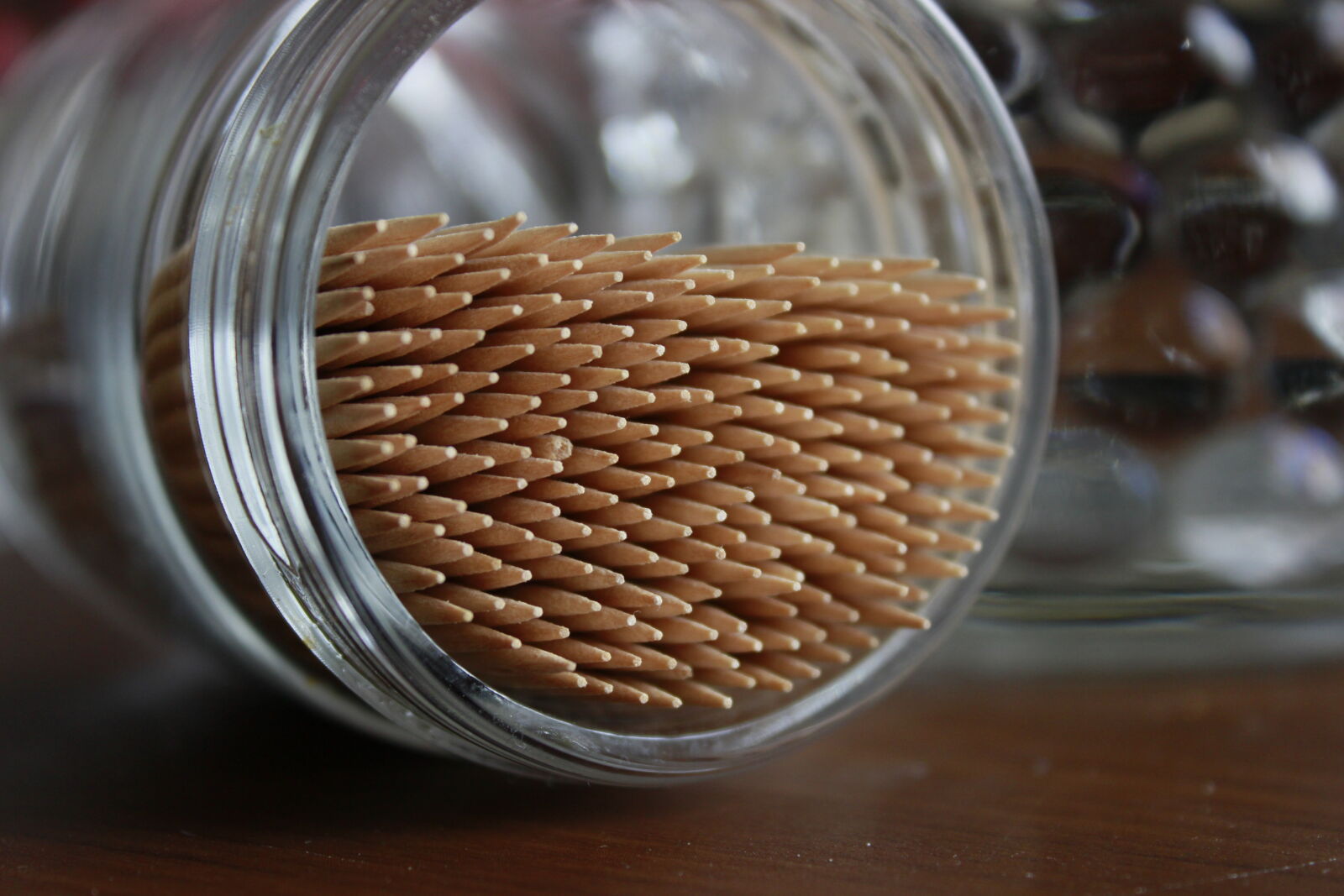 Canon EOS 600D (Rebel EOS T3i / EOS Kiss X5) sample photo. Brown, glass, macro, macro photography