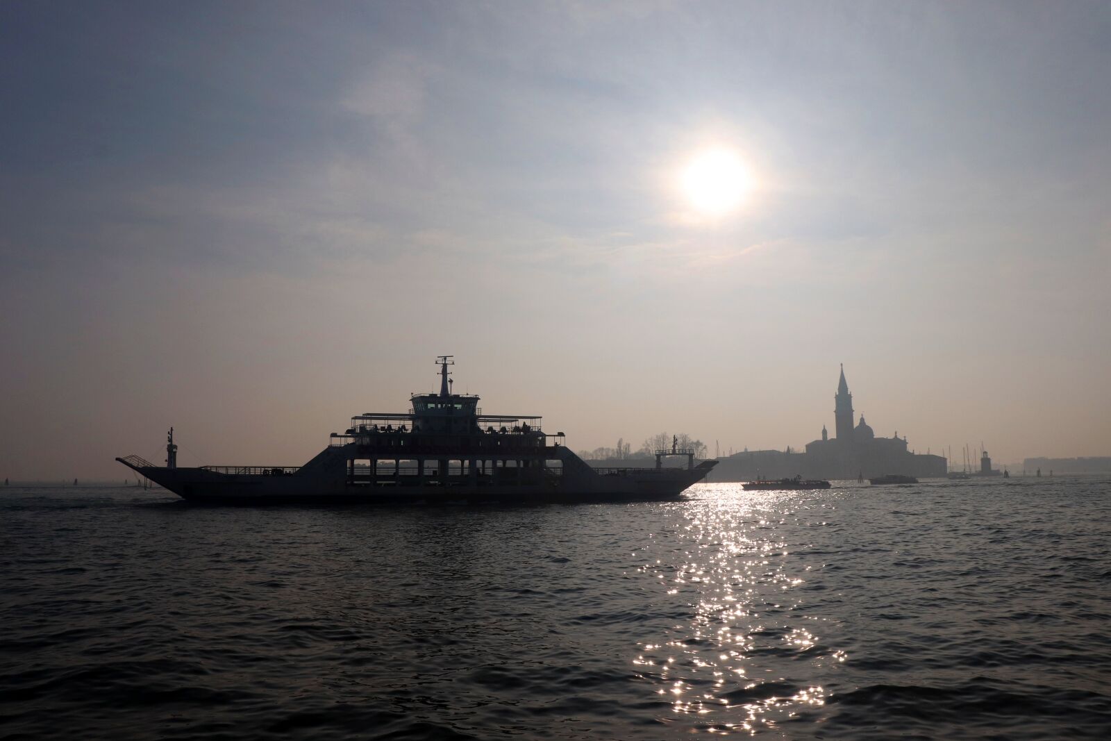 Canon EOS 77D (EOS 9000D / EOS 770D) sample photo. Venice, ship, sea photography