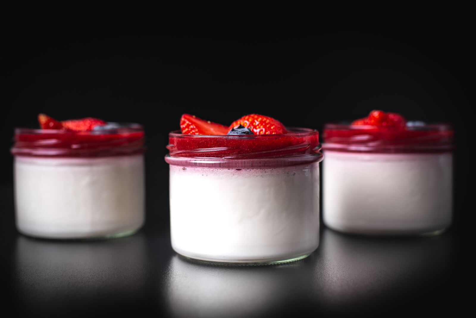 Nikon D610 sample photo. Dessert, strawberries, tiramisu photography