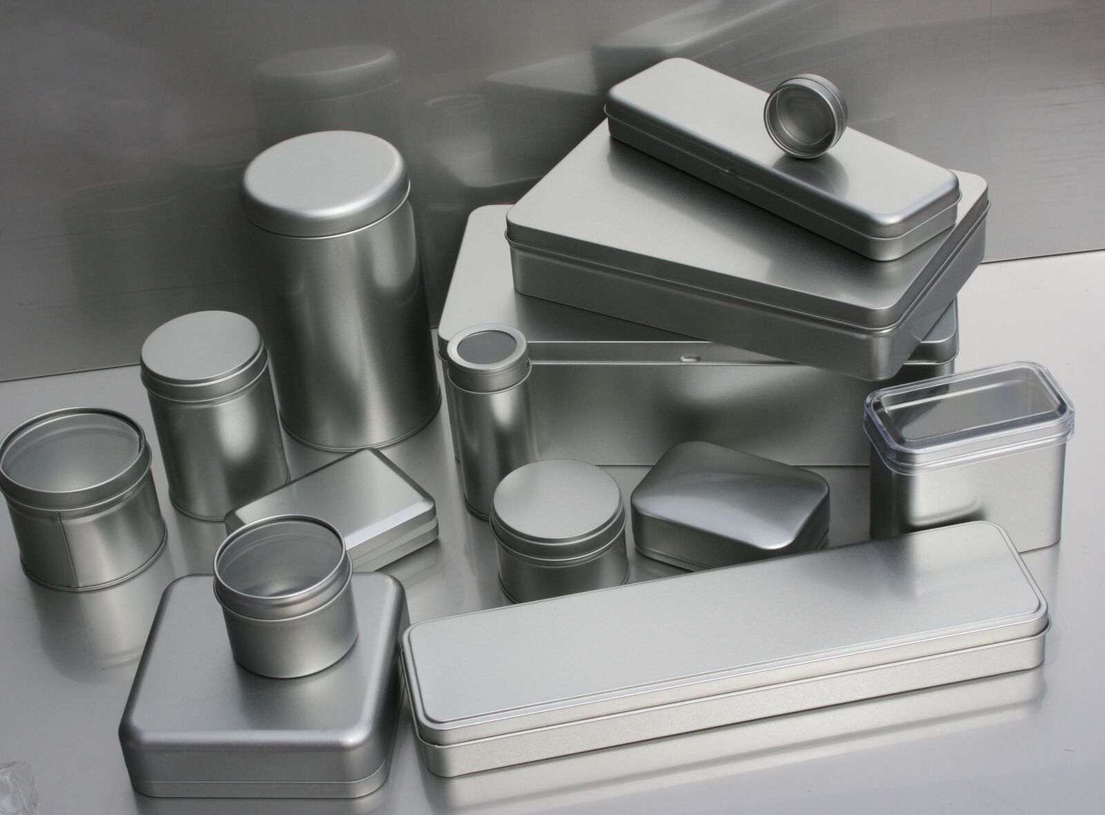 Canon EOS 400D (EOS Digital Rebel XTi / EOS Kiss Digital X) sample photo. Tin packaging, metal packaging photography