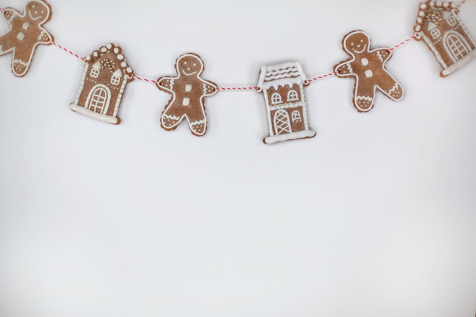 Canon EF 50mm F1.4 USM sample photo. Gingerbread men, houses, background photography