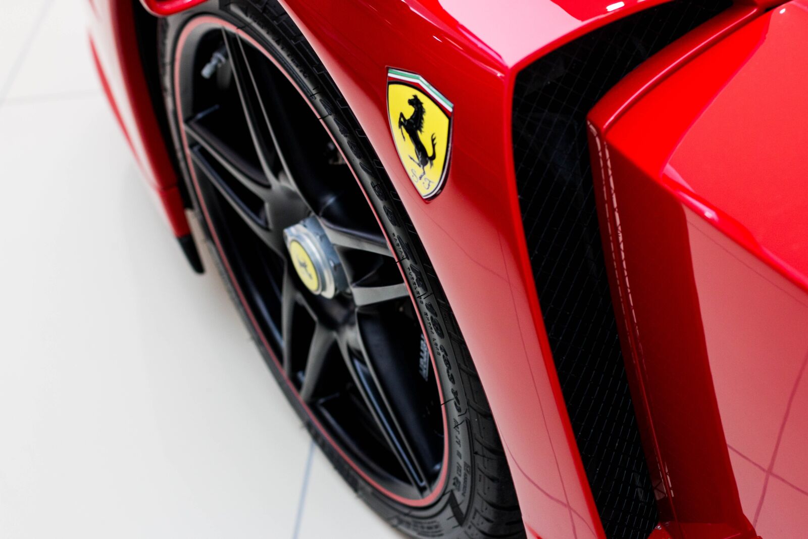 Canon EOS 70D + Canon EF 50mm F1.4 USM sample photo. Car, fast car, nice photography