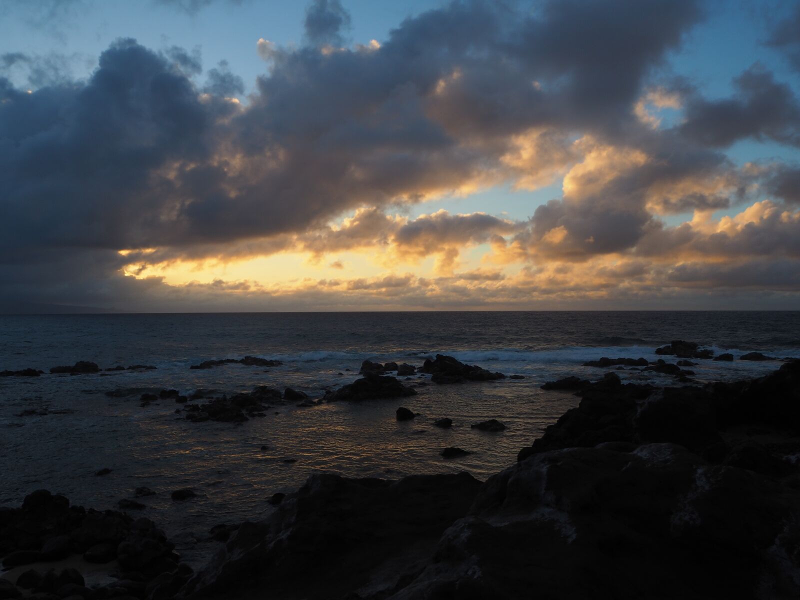 Olympus PEN E-PL8 sample photo. Sunset, ocean, beach photography