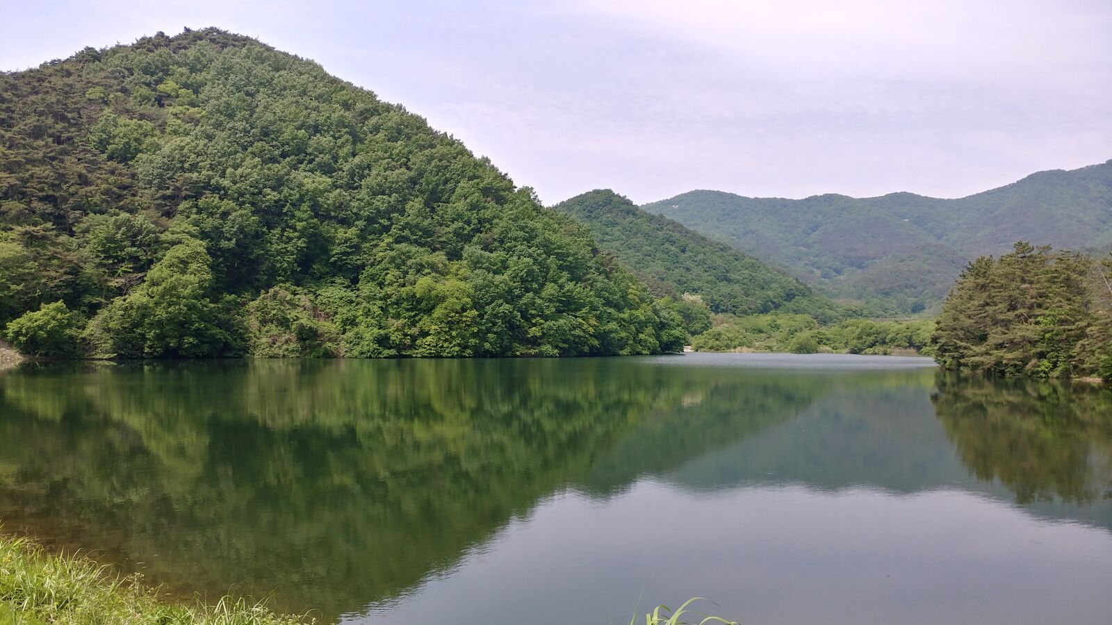LG V20 sample photo. Lake, river, mountain photography