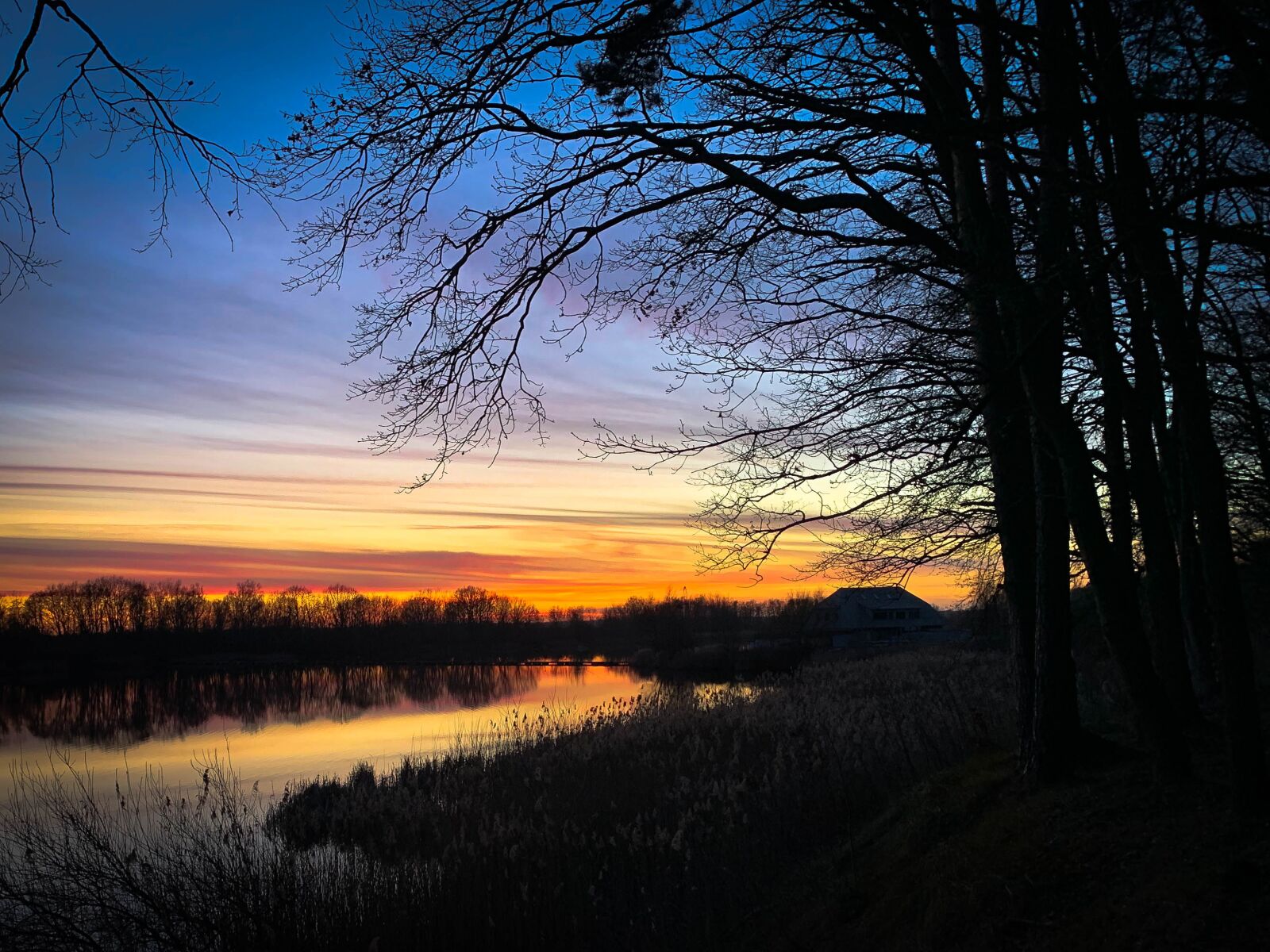 Apple iPhone XR sample photo. Sunset, amber lake, lake photography
