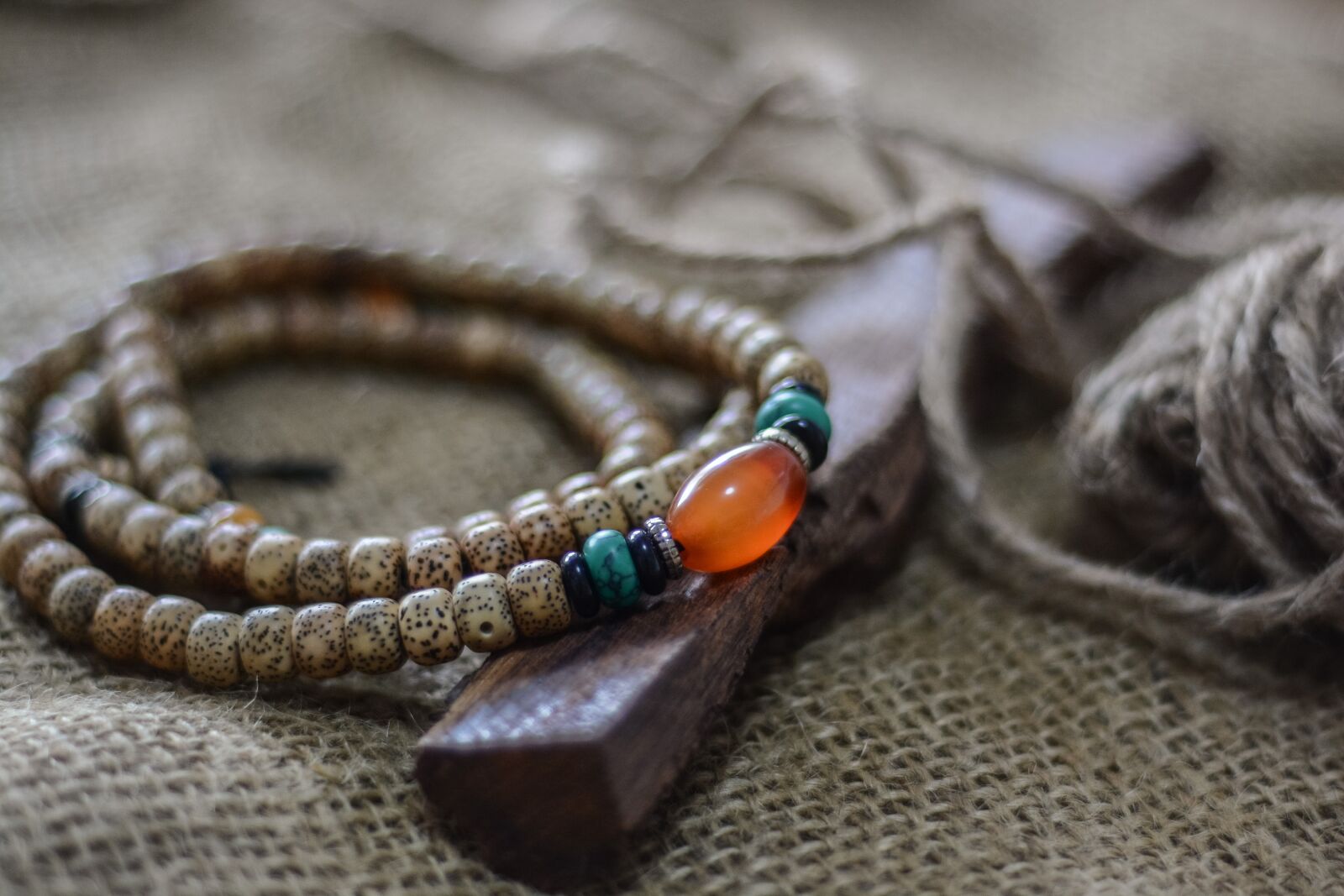 Nikon D7100 sample photo. Jewellery, linen, wood photography