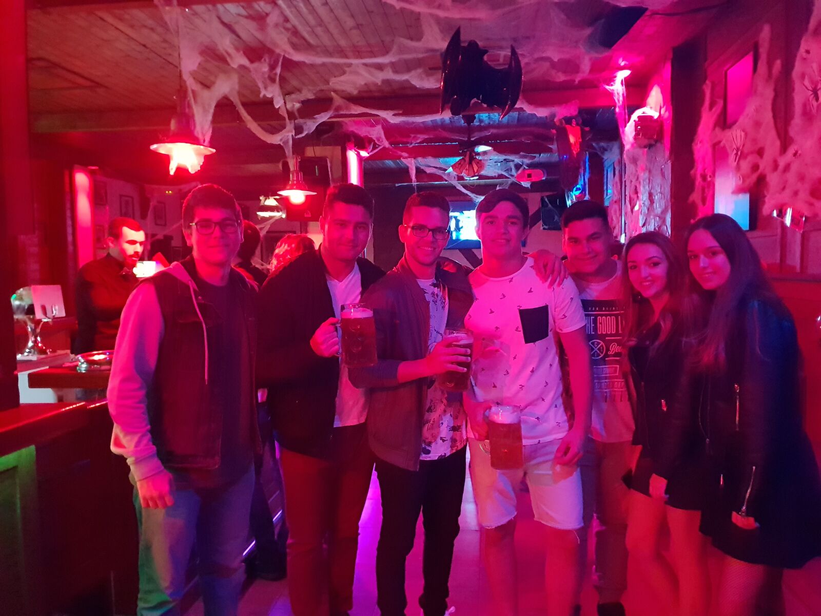 Samsung Galaxy S9+ sample photo. Amigos, fiesta, bar photography
