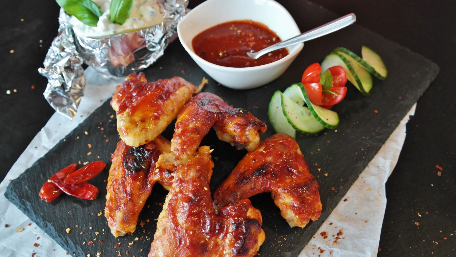 Samsung NX20 sample photo. Chicken, wing, chicken wings photography