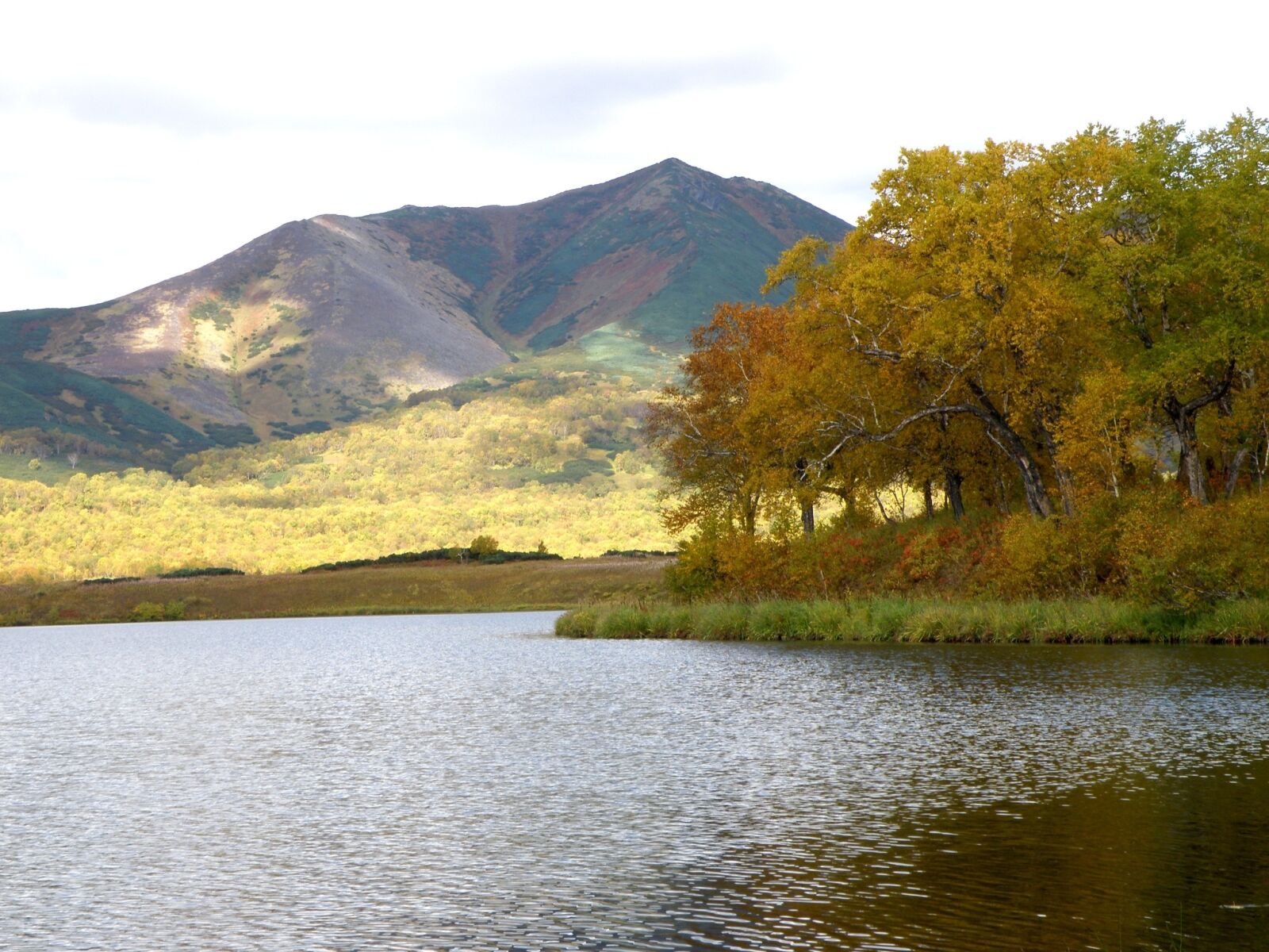 Olympus SP570UZ sample photo. Lake, mountains, tundra photography