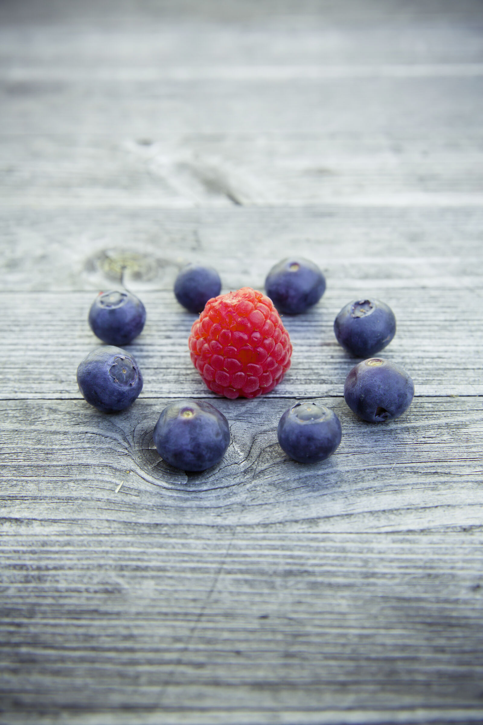 Canon EF 24-70mm F2.8L II USM sample photo. Food, healthy, wood, fruits photography