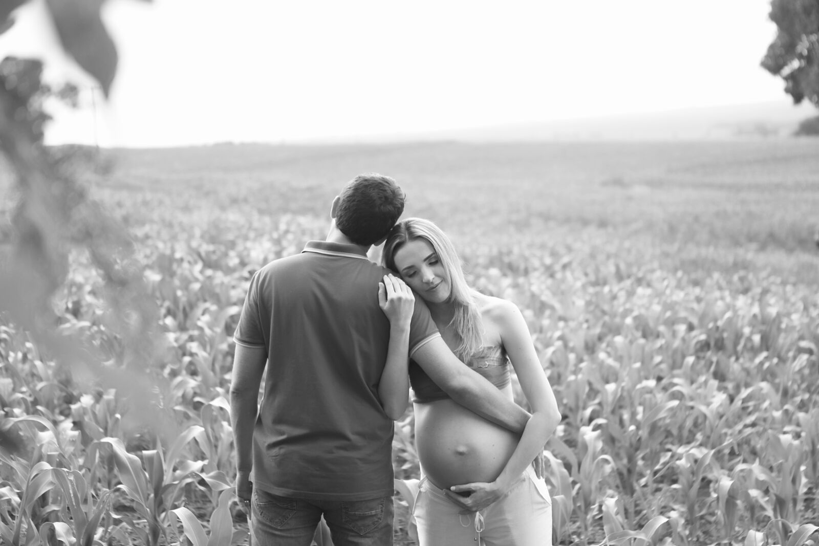 Canon EOS 5D Mark II sample photo. Pregnant woman, black and photography