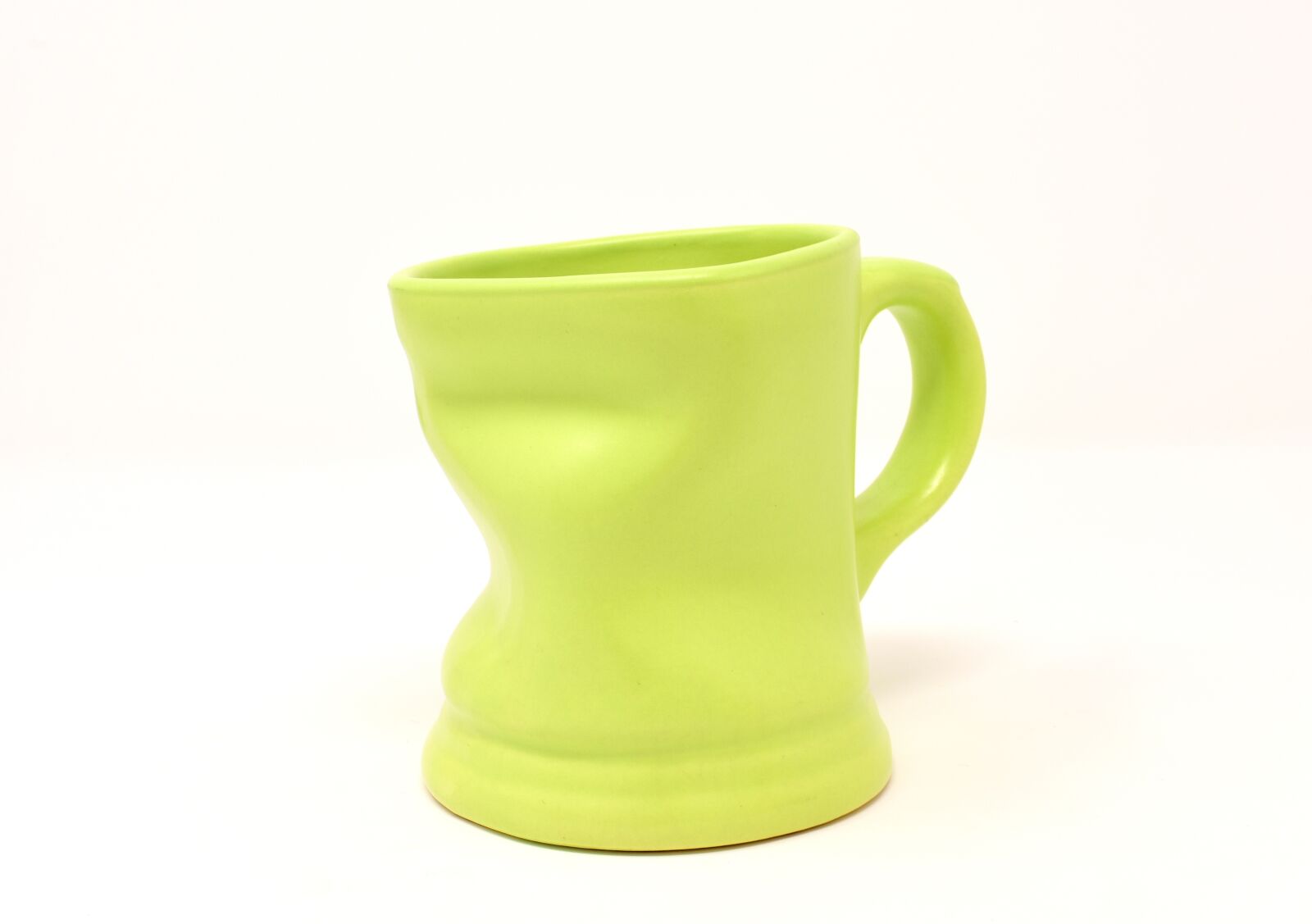 Nikon D7200 sample photo. Cup, crumpled, ceramic photography