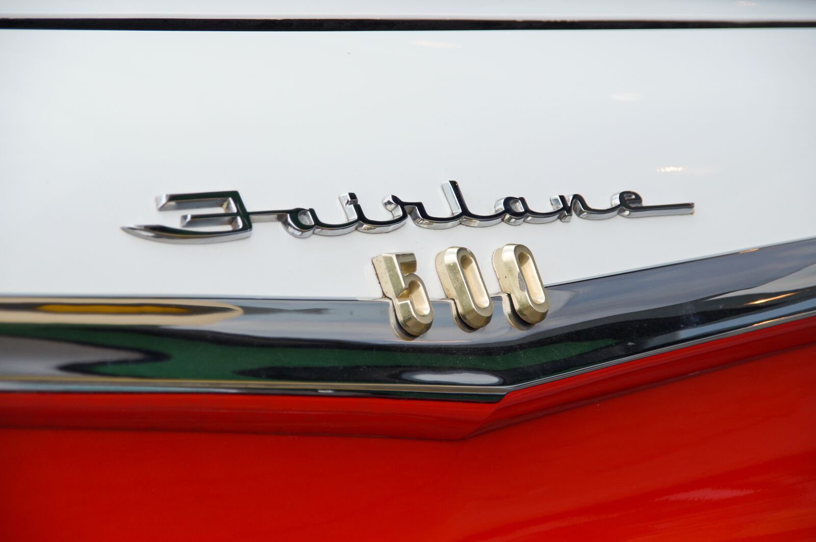 Sony SLT-A37 sample photo. Classic, car, auto photography
