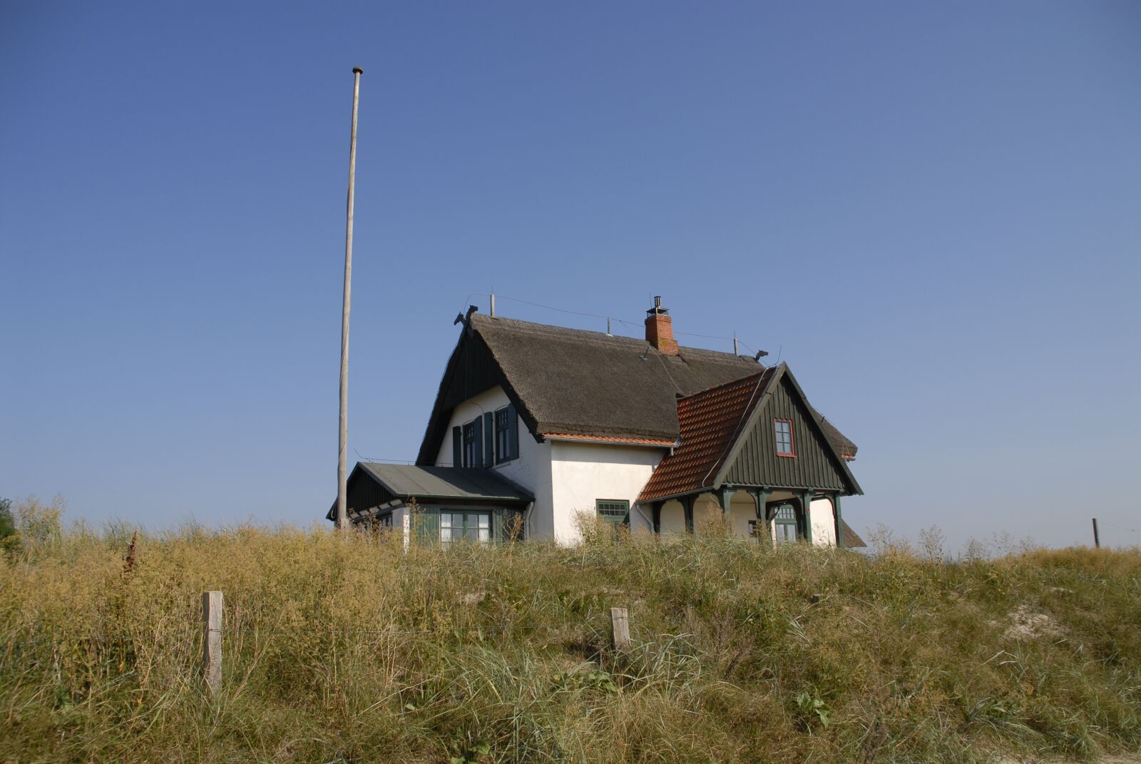 Nikon D200 sample photo. Baltic sea, beach house photography