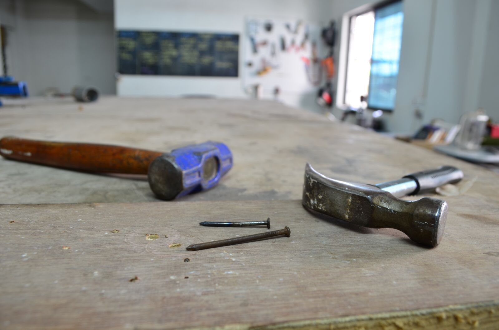 Nikon D5100 sample photo. Hammer, nail, claw photography