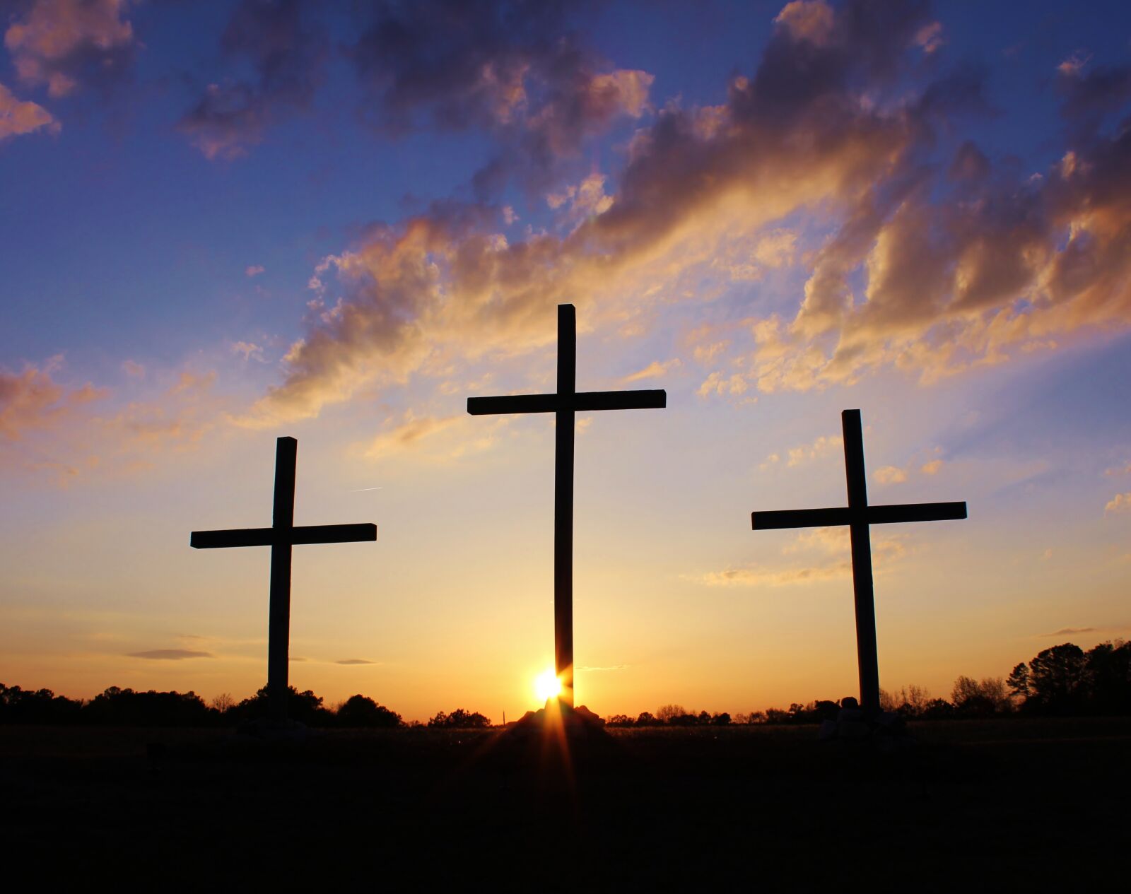 Canon EOS 550D (EOS Rebel T2i / EOS Kiss X4) sample photo. Easter, crosses, easter sunday photography