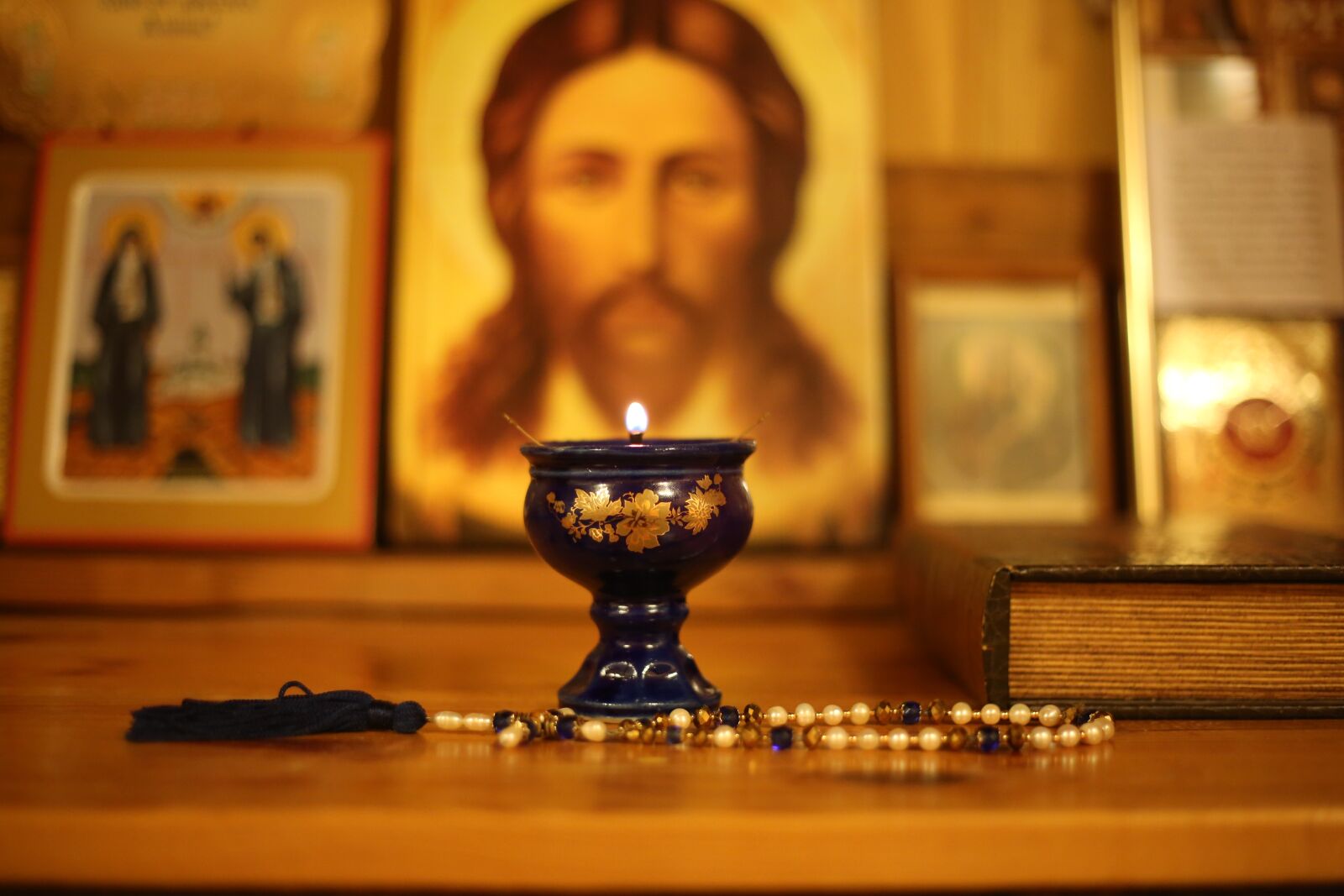 Canon EF 50mm F1.8 II sample photo. Orthodoxy, christianity, prayer photography