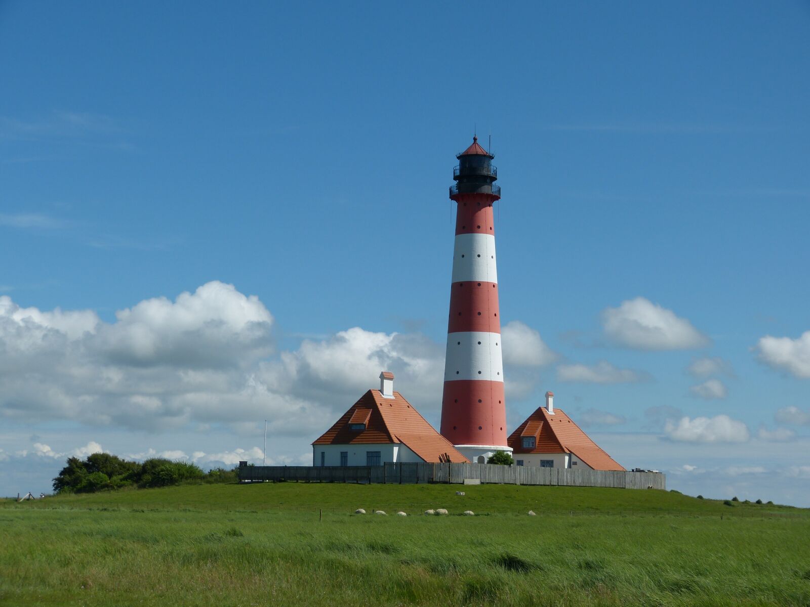 Panasonic Lumix DMC-FZ150 sample photo. Lighthouse, westerhever, sky photography