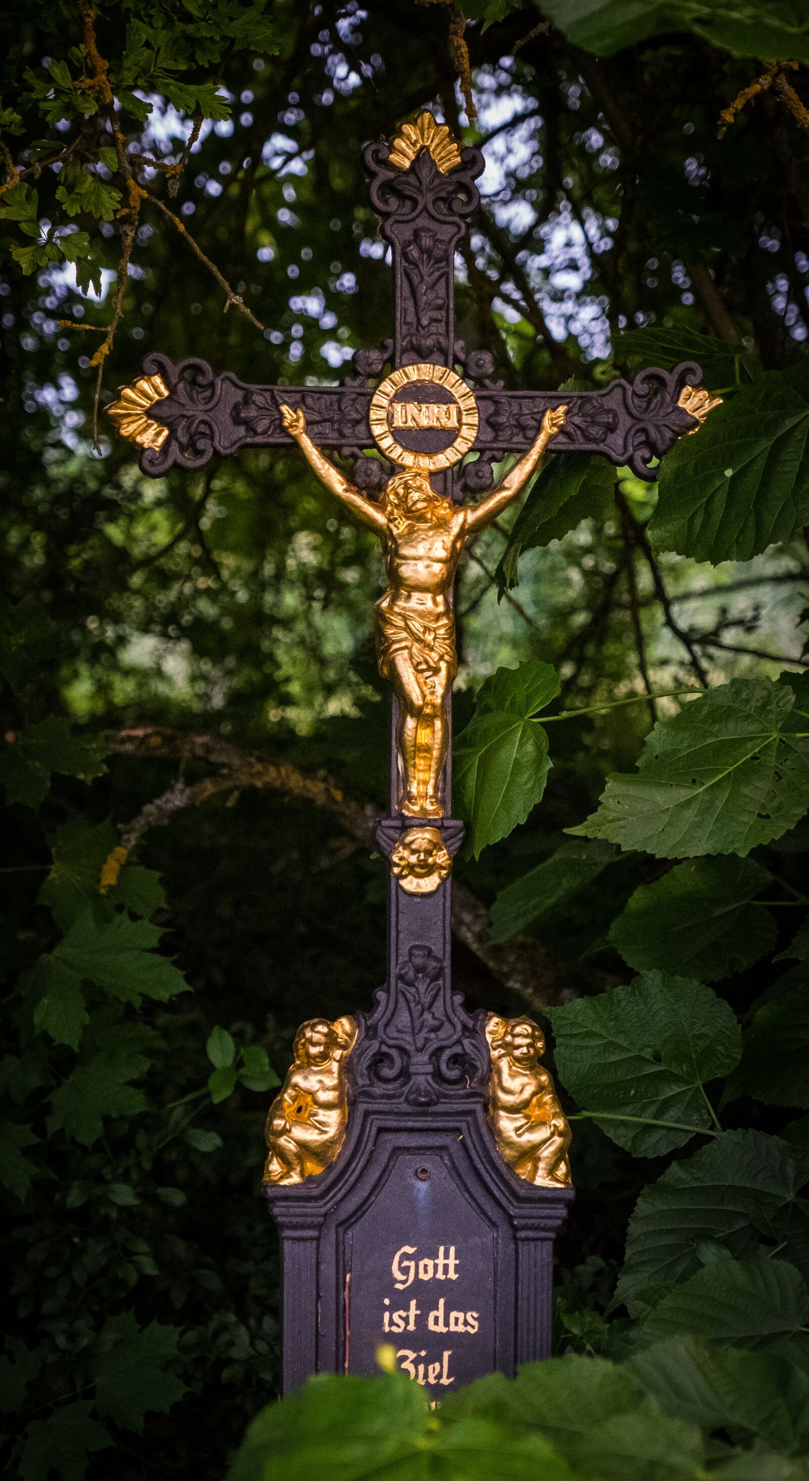 Fujifilm X-T2 sample photo. Cross, wayside cross, jesus photography