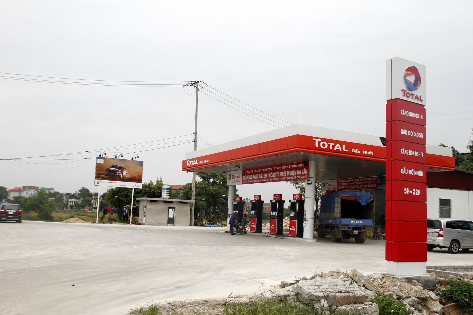 Canon EOS 7D sample photo. Total gas station, total photography