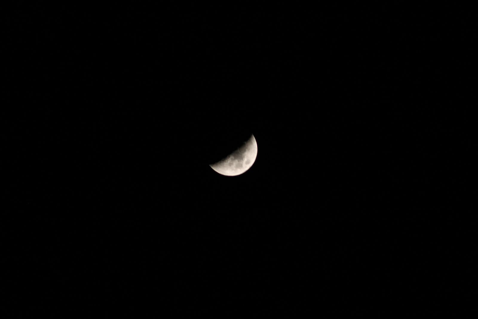 Canon EF75-300mm f/4-5.6 sample photo. Kamer, month, sky photography