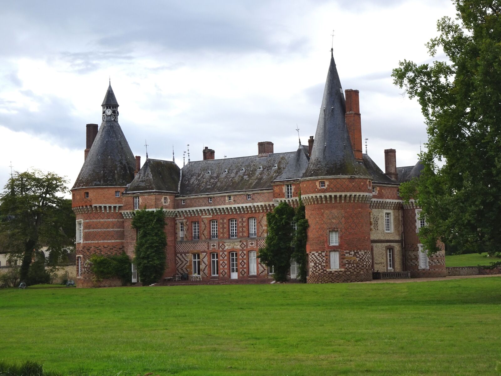 Sony Cyber-shot DSC-HX90V sample photo. Castle, bricks, stones photography
