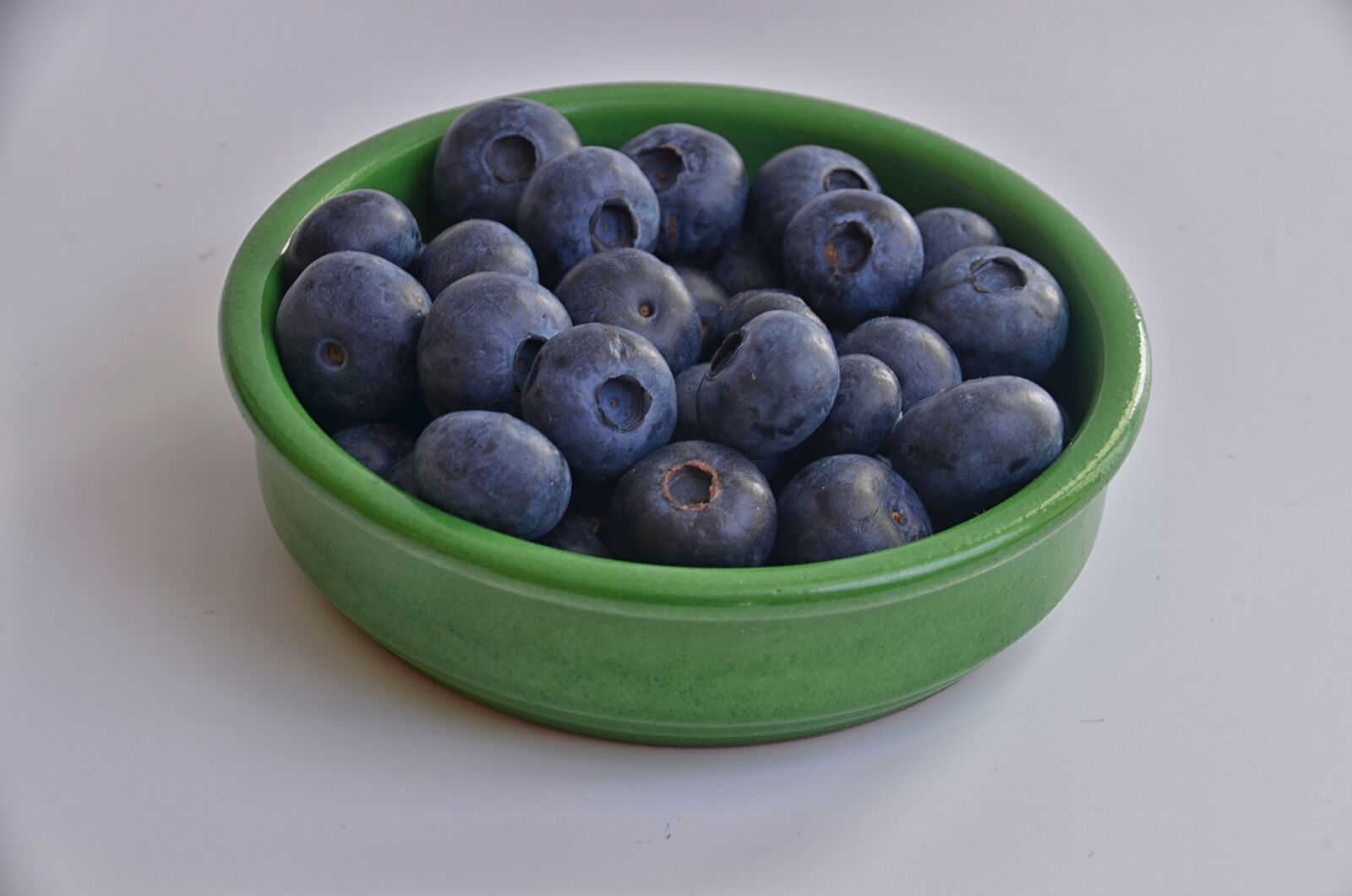 Nikon D5100 sample photo. Blueberries, fruit, healthy food photography