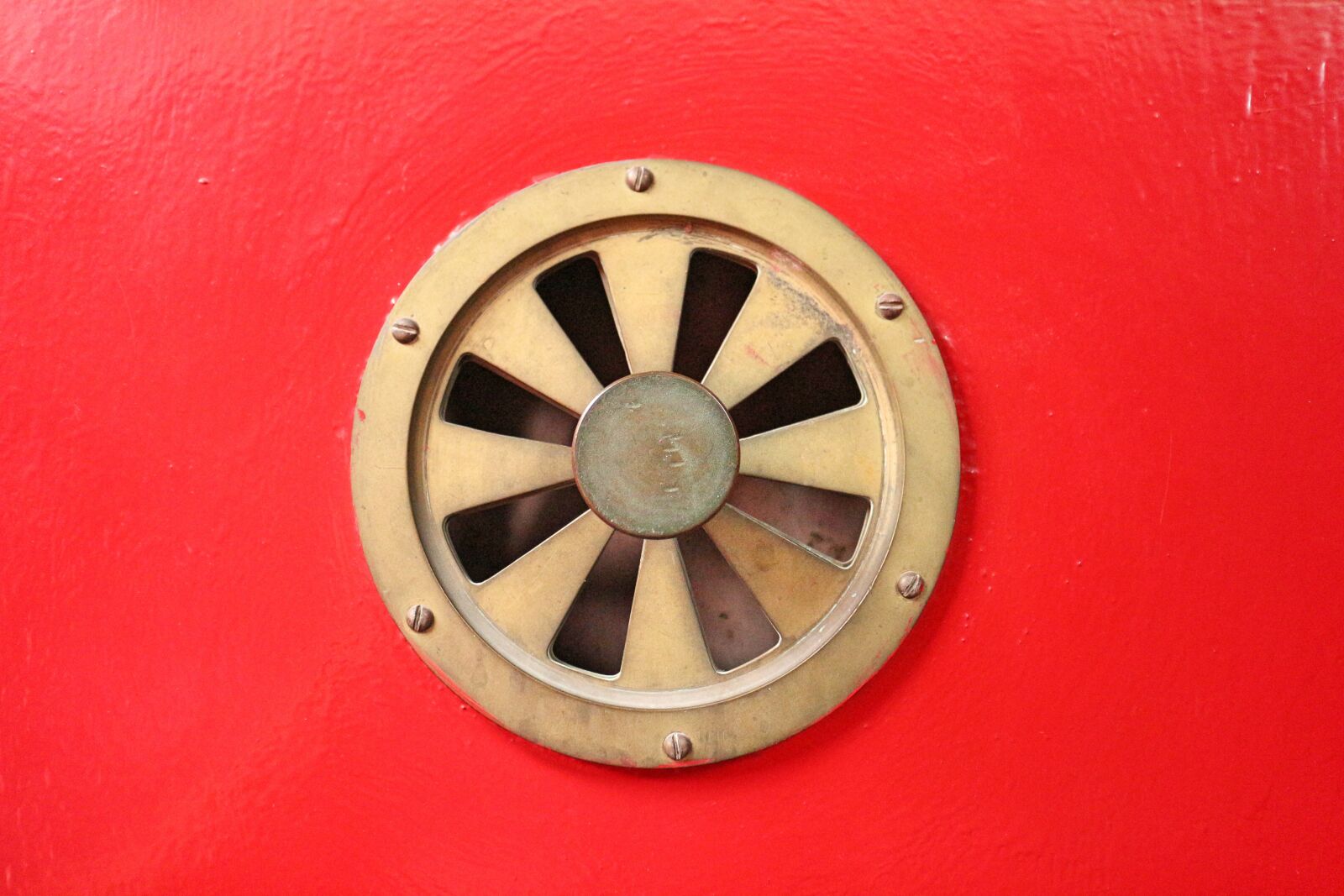Canon EOS 100D (EOS Rebel SL1 / EOS Kiss X7) sample photo. Ventilation, hatch, opening photography