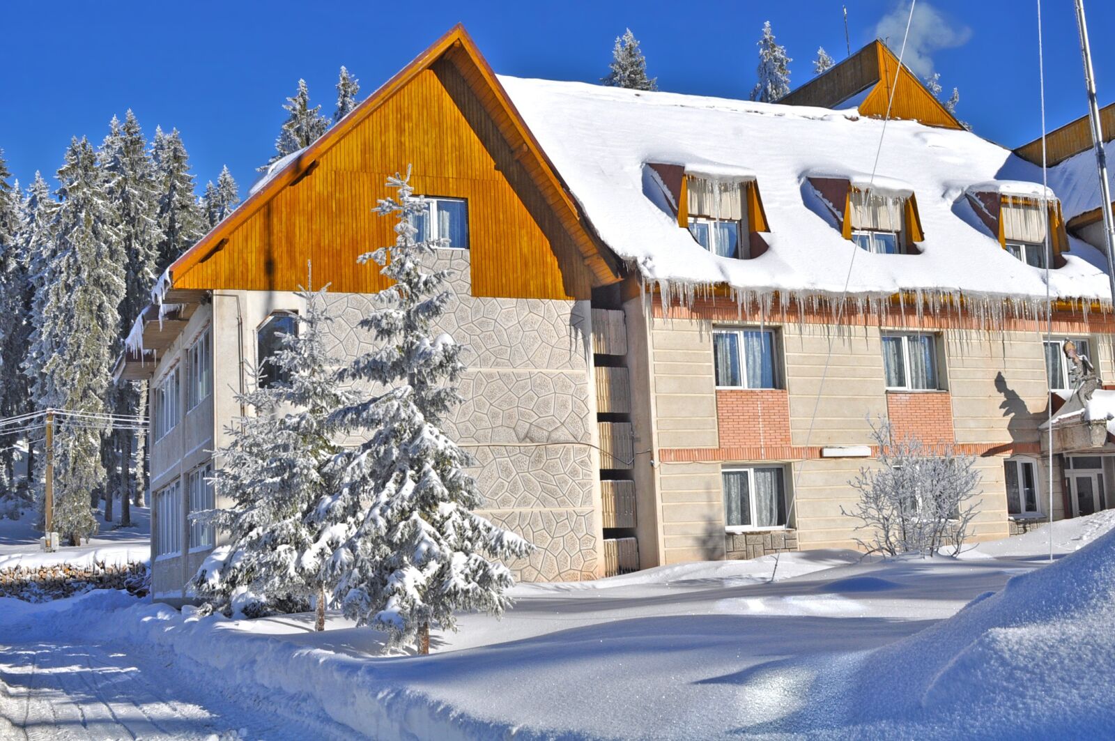 Nikon D90 sample photo. Snow, winter, house photography