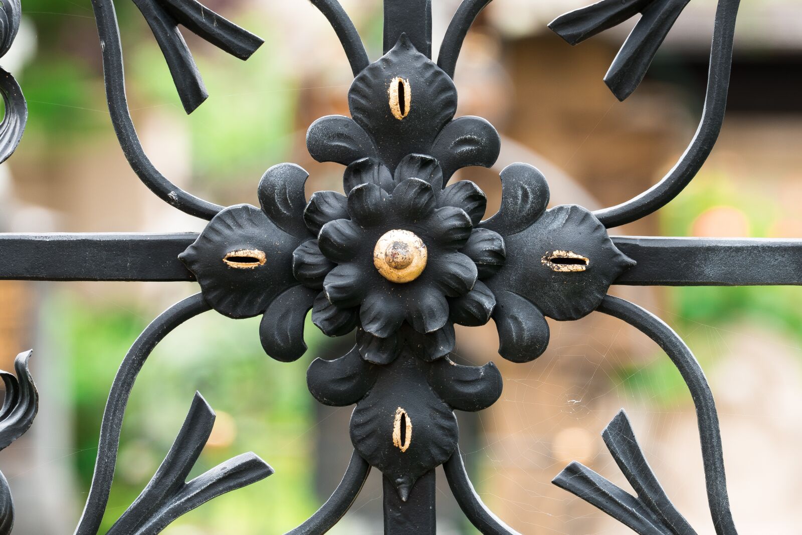 Leica V-Lux (Typ 114) sample photo. Cross, wrought iron, rose photography