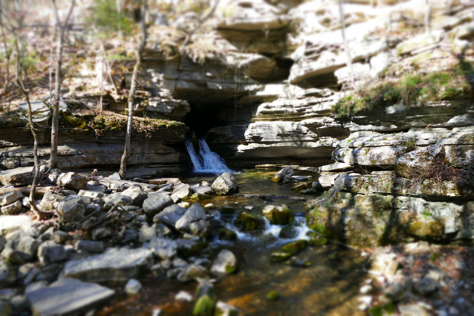Panasonic Lumix DMC-FZ1000 sample photo. Waterfall, cave, rock photography