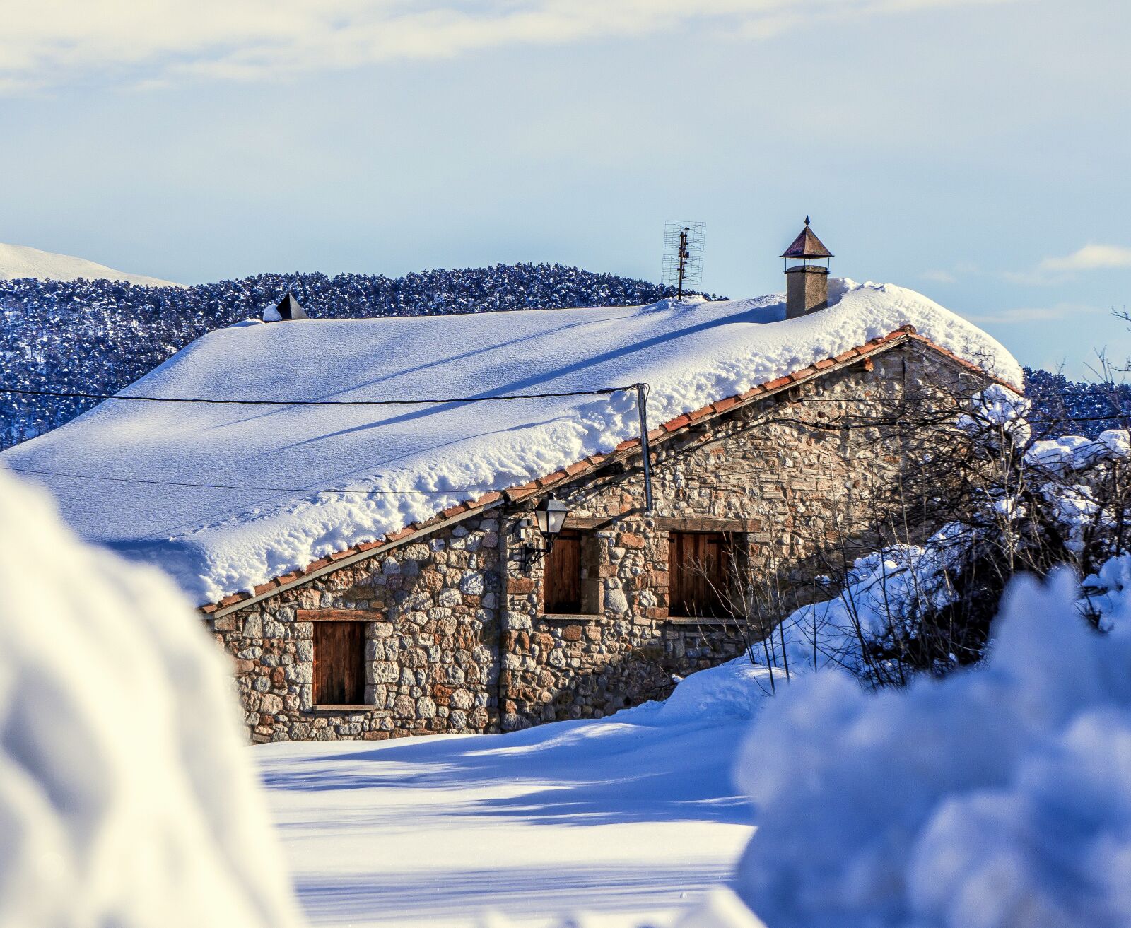 Sony E 55-210mm F4.5-6.3 OSS sample photo. Snow, winter, cold photography