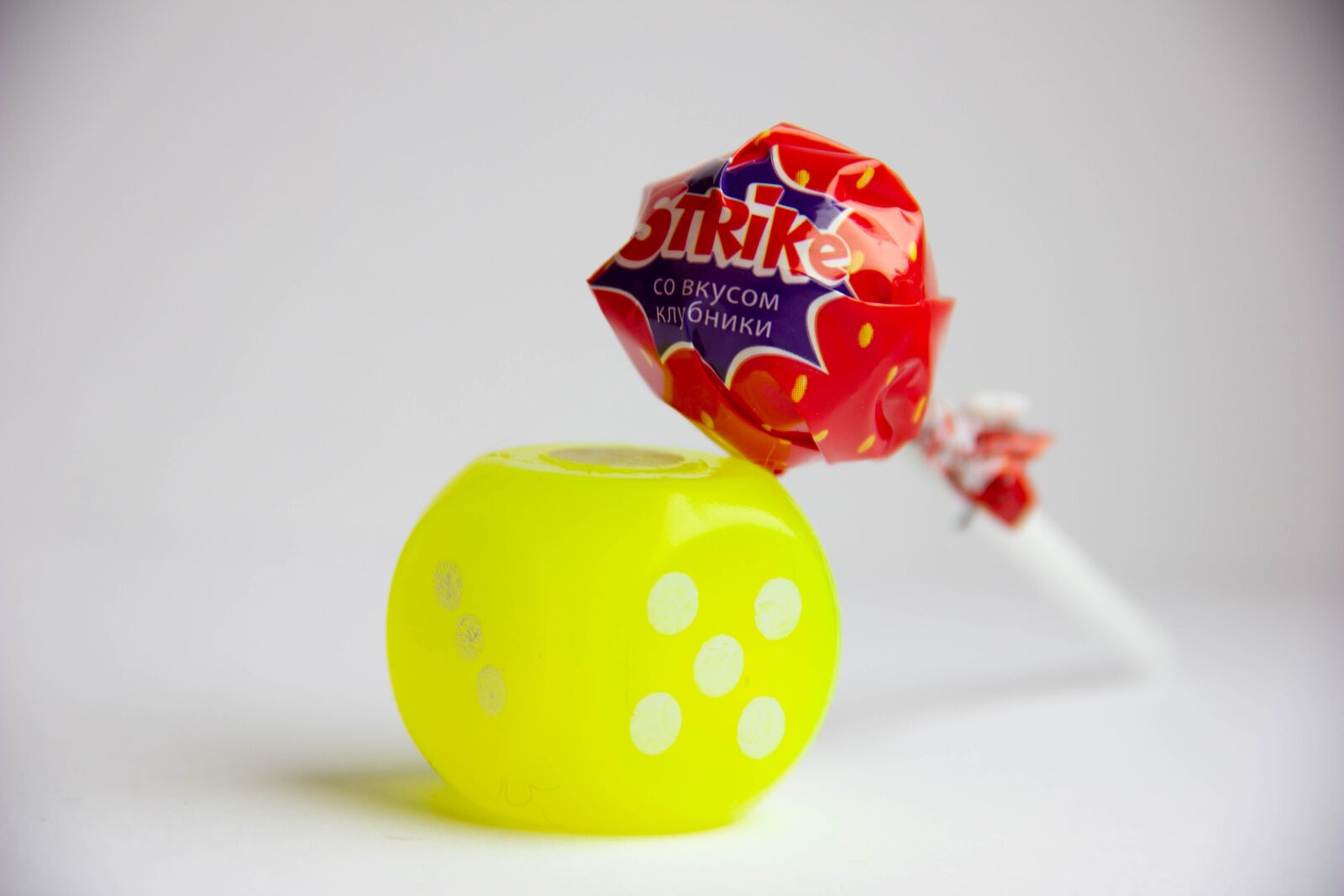 Canon EF-S 18-135mm F3.5-5.6 IS sample photo. Lollypop, sweets, lollipop photography
