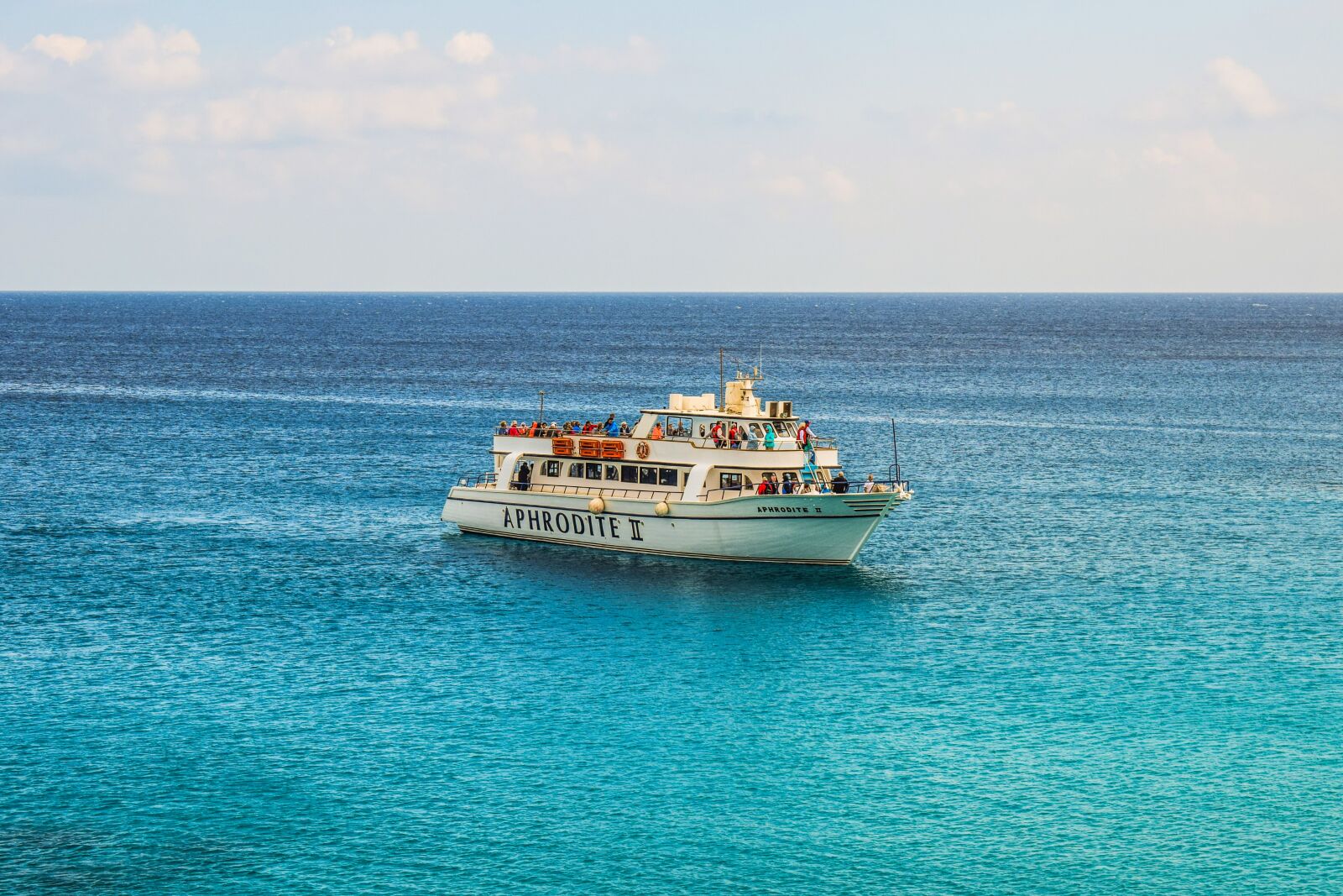 Nikon D3300 sample photo. Cruise boat, sea, horizon photography
