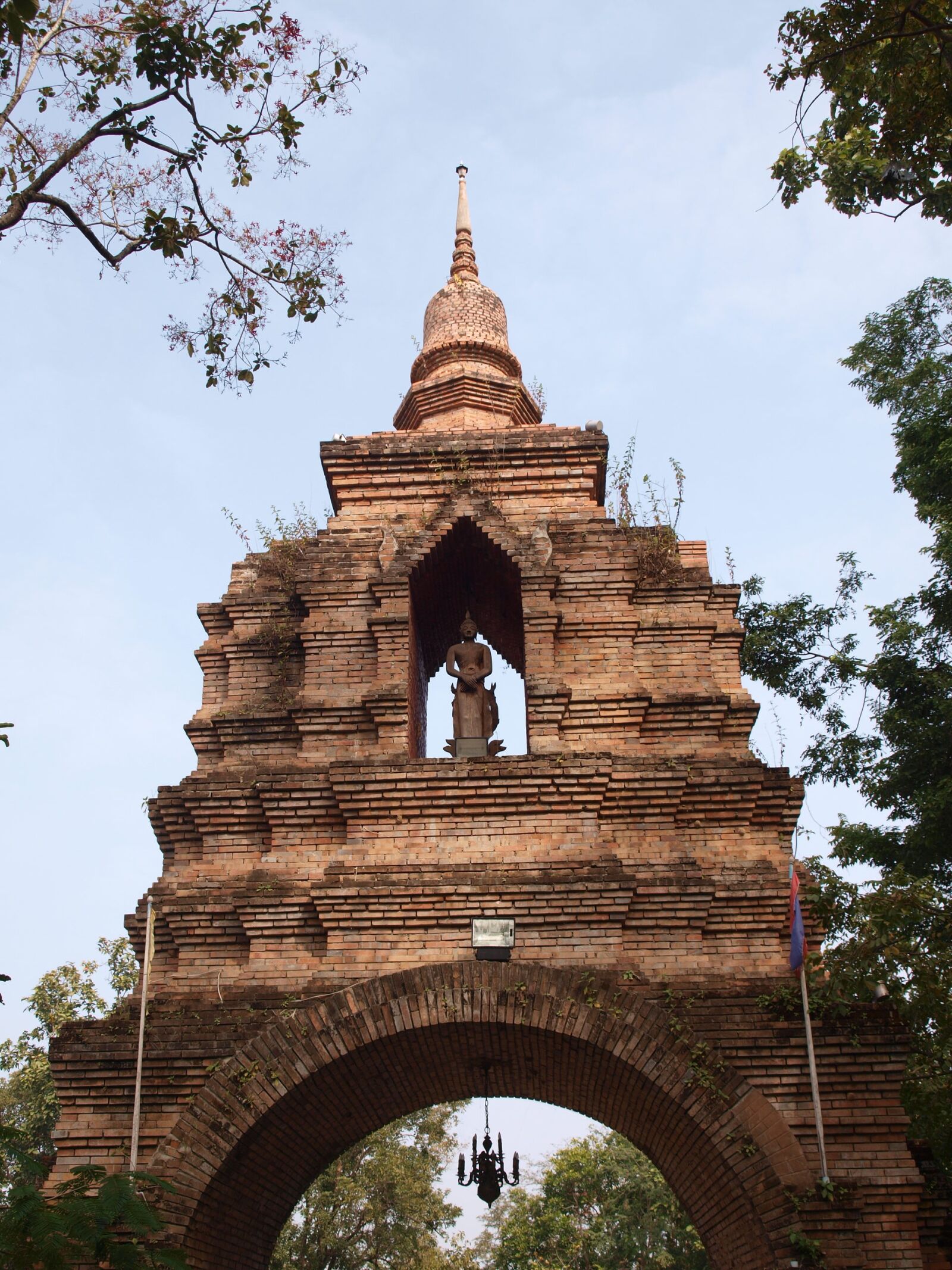 Olympus E-420 (EVOLT E-420) sample photo. Wat phra that doi photography