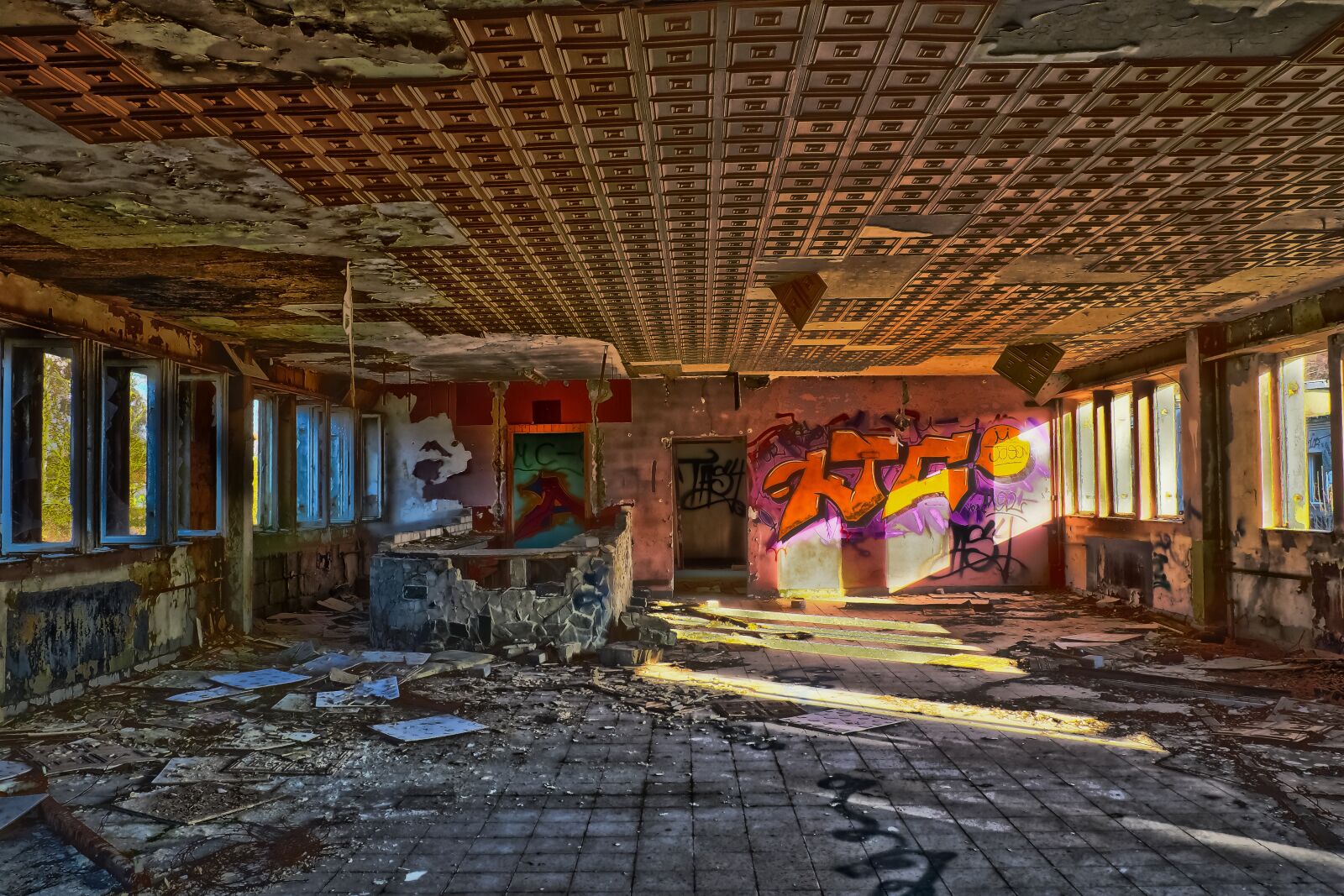 Olympus OM-D E-M10 sample photo. Architecture, lost places, abandoned photography